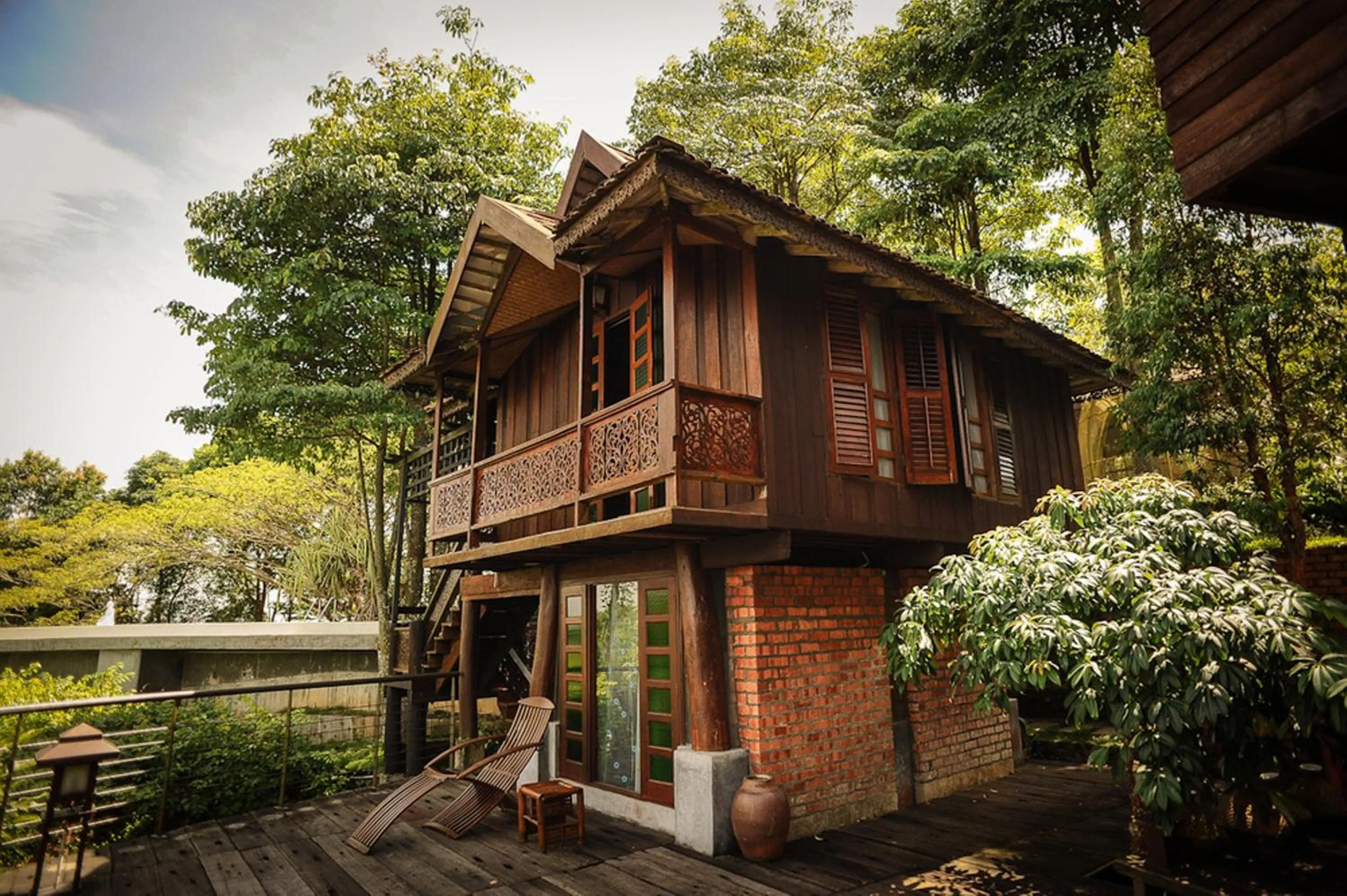 Property building in MaliHom Private Estate