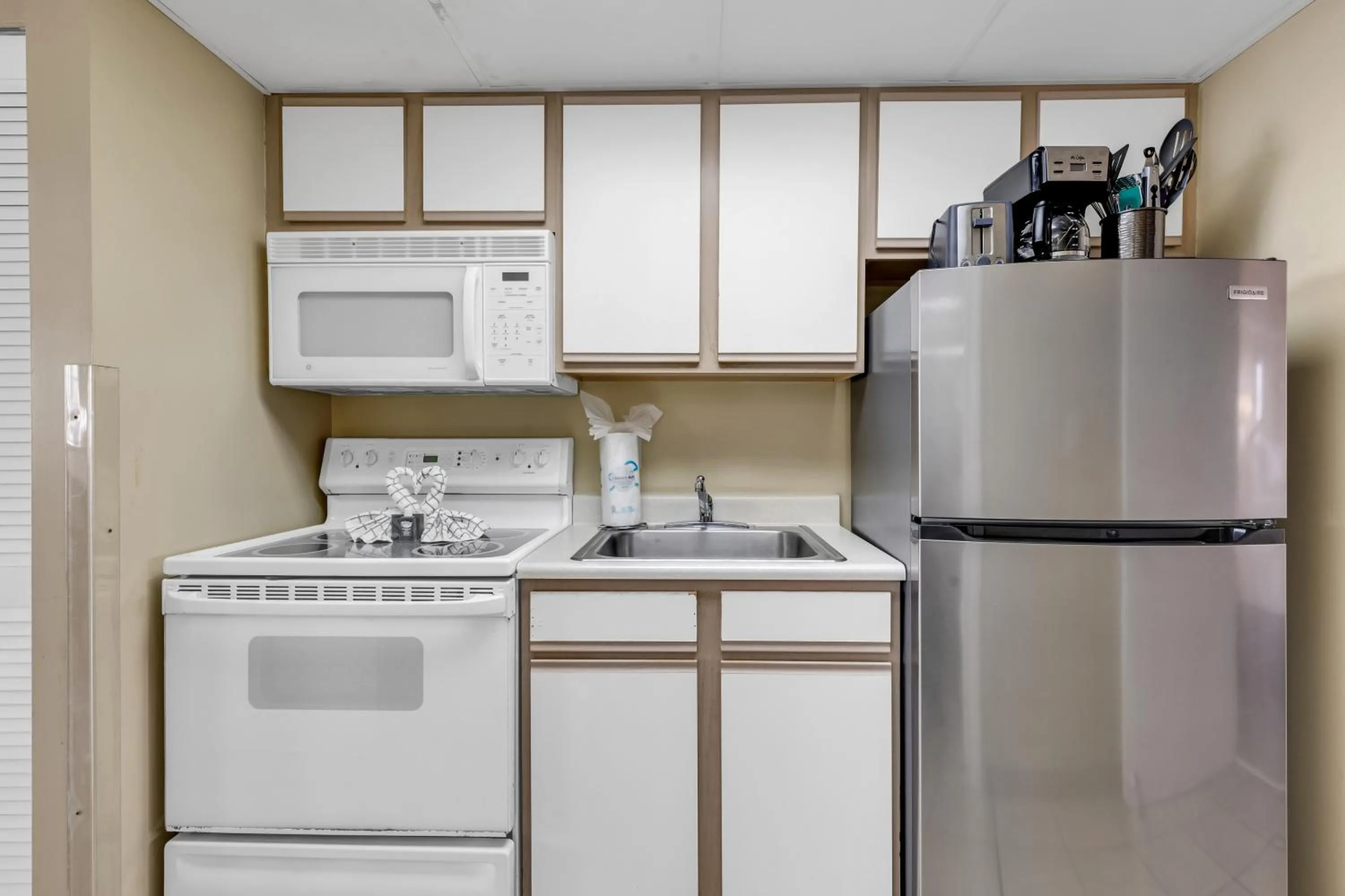 Kitchen or kitchenette in Oceanfront Condo Camelot By the Sea