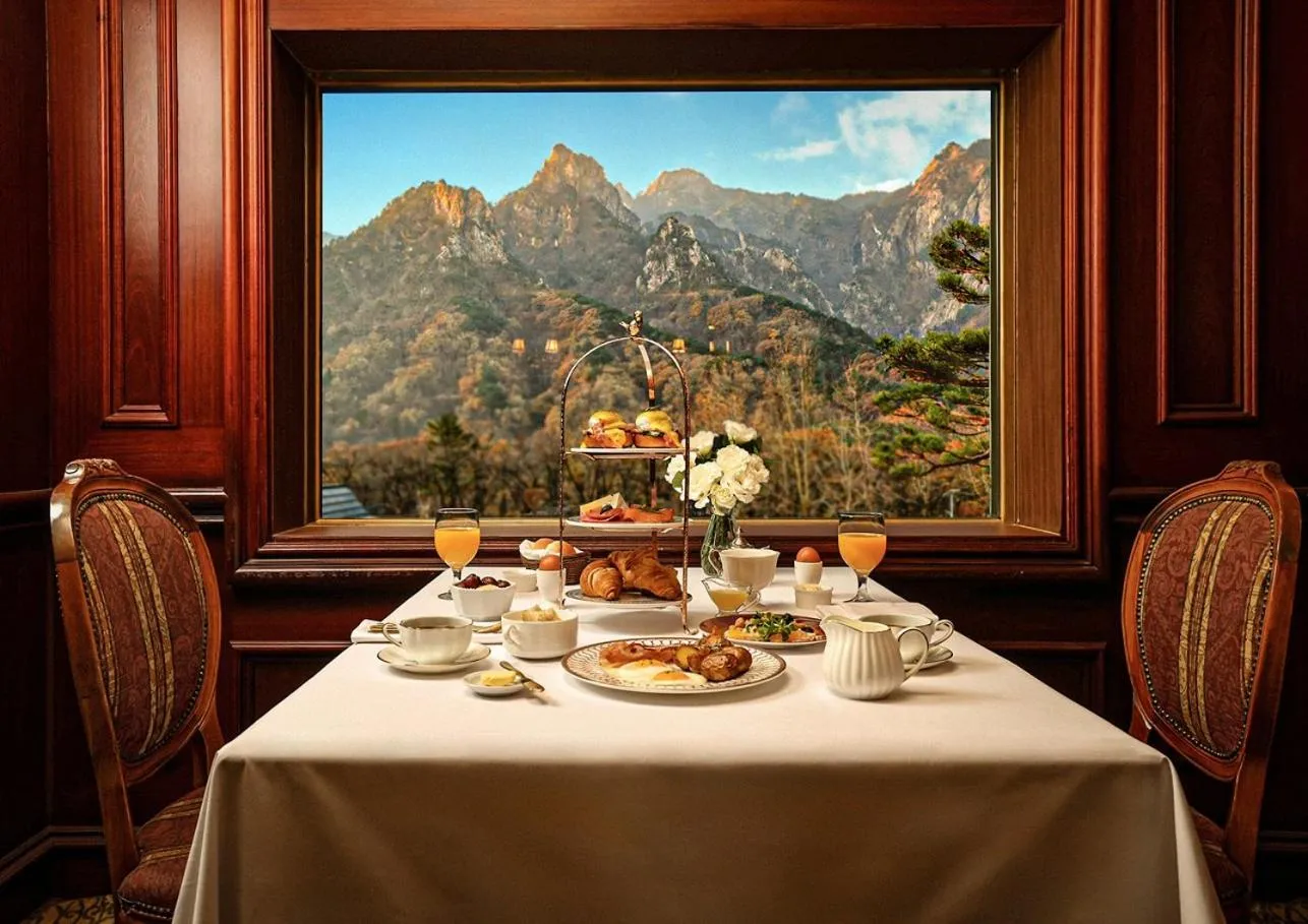 Restaurant/places to eat in KensingtonHotel Seorak