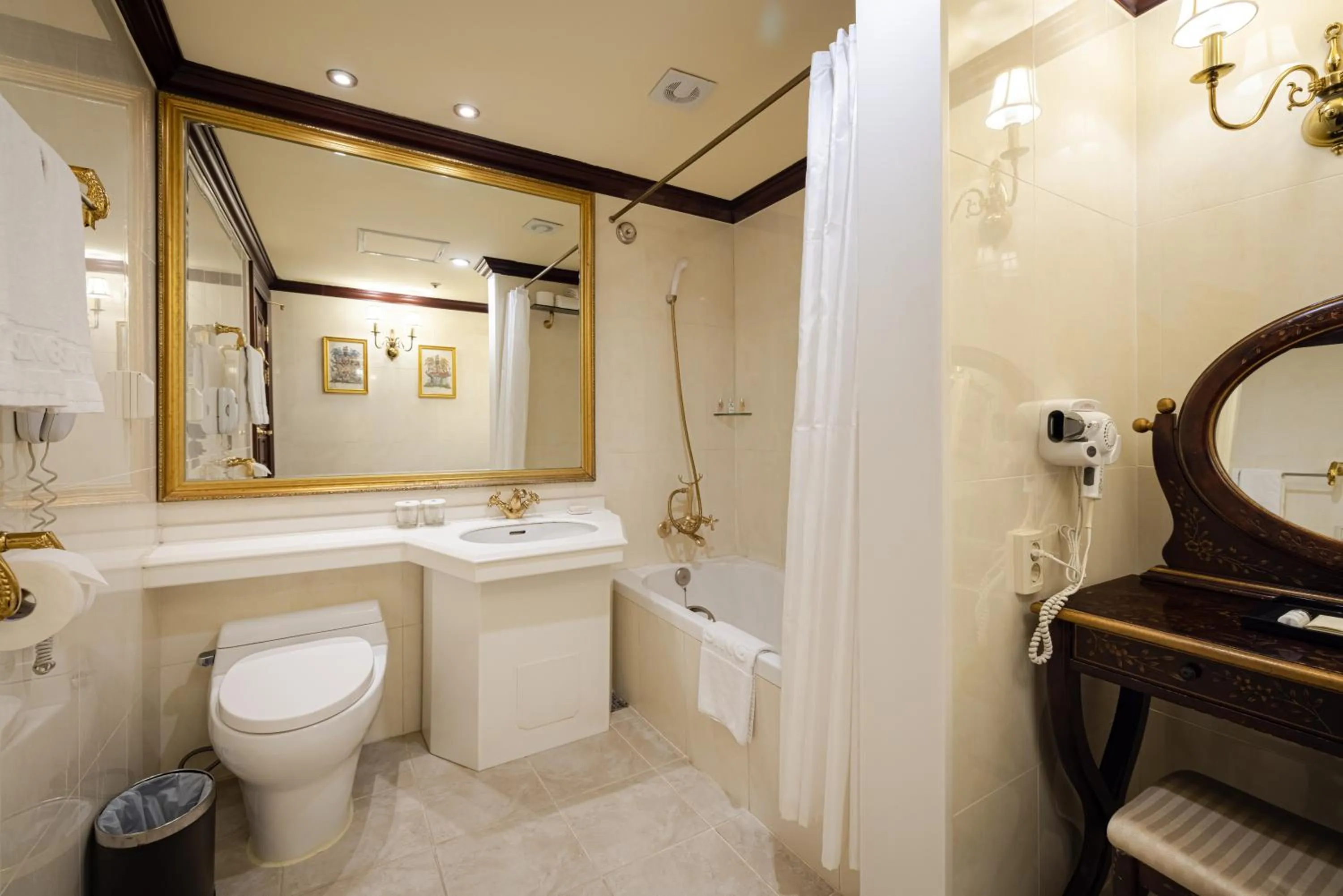 Toilet in KensingtonHotel Seorak