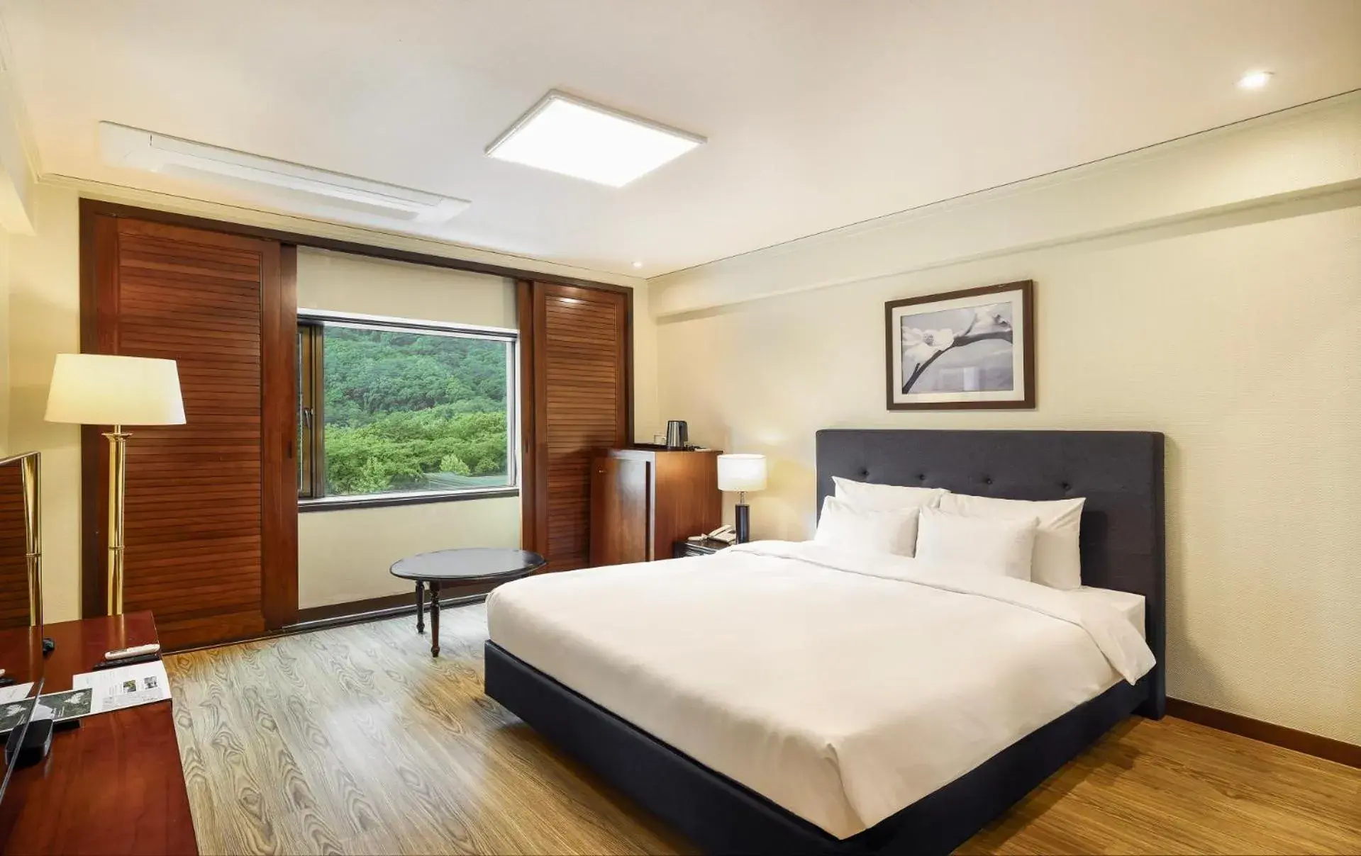 Photo of the whole room, Bed in KensingtonHotel Seorak Photo of the whole room, Bed in KensingtonHotel Seorak