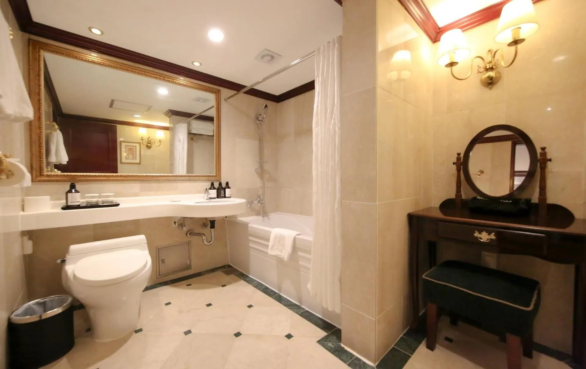 Bathroom in KensingtonHotel Seorak