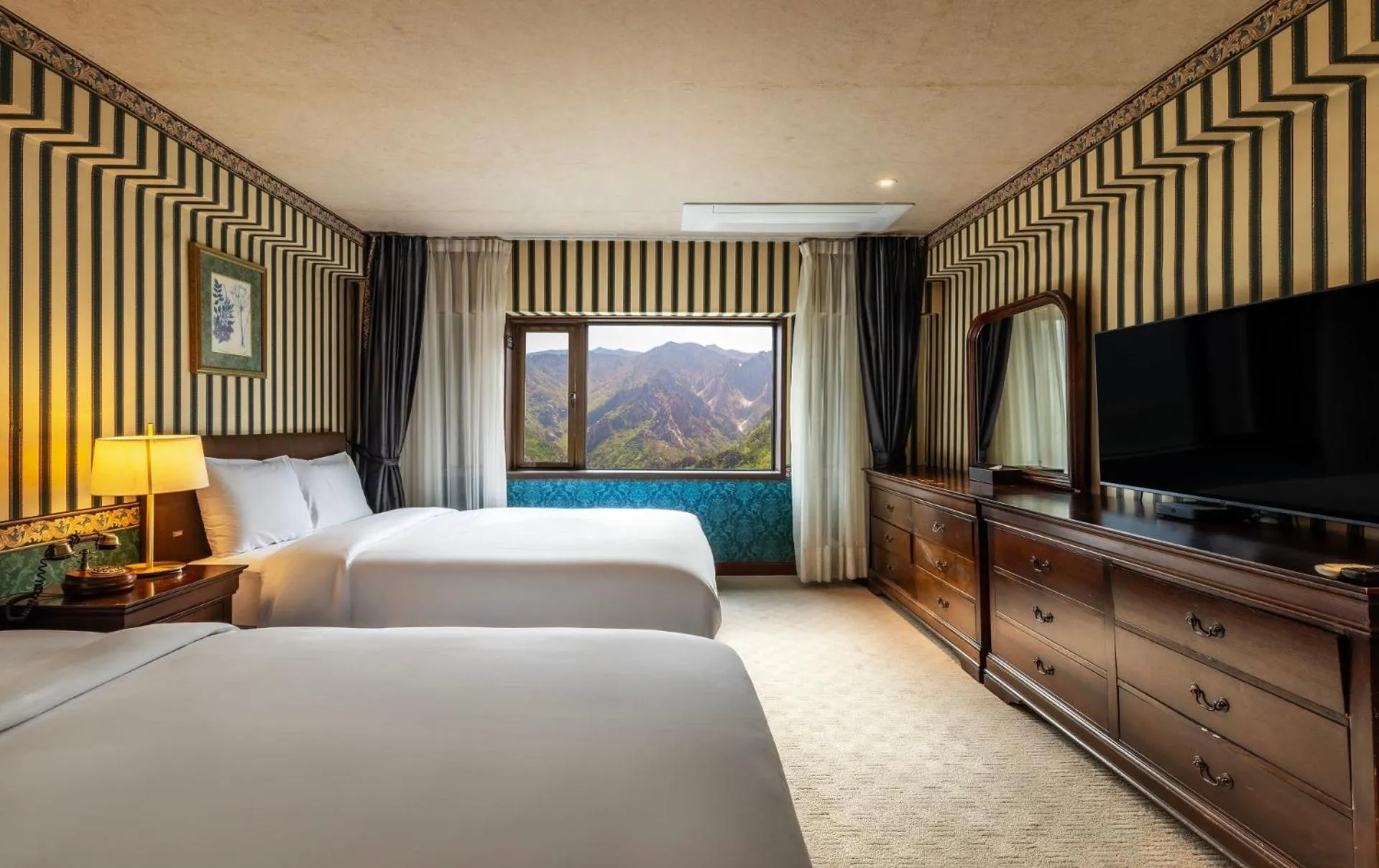 Photo of the whole room, Bed in KensingtonHotel Seorak