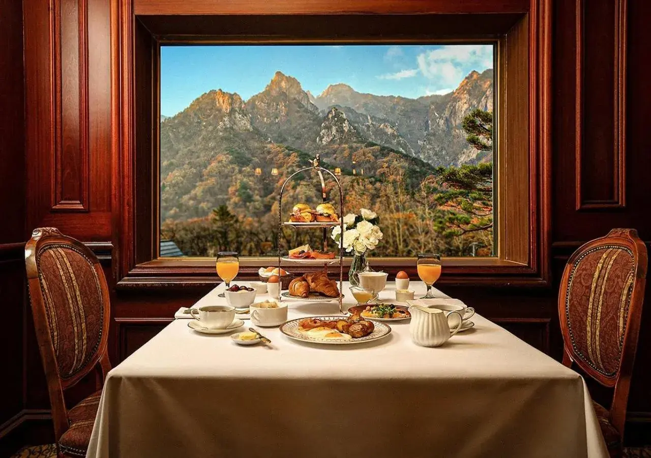 Standard King Room in KensingtonHotel Seorak Standard King Room in KensingtonHotel Seorak