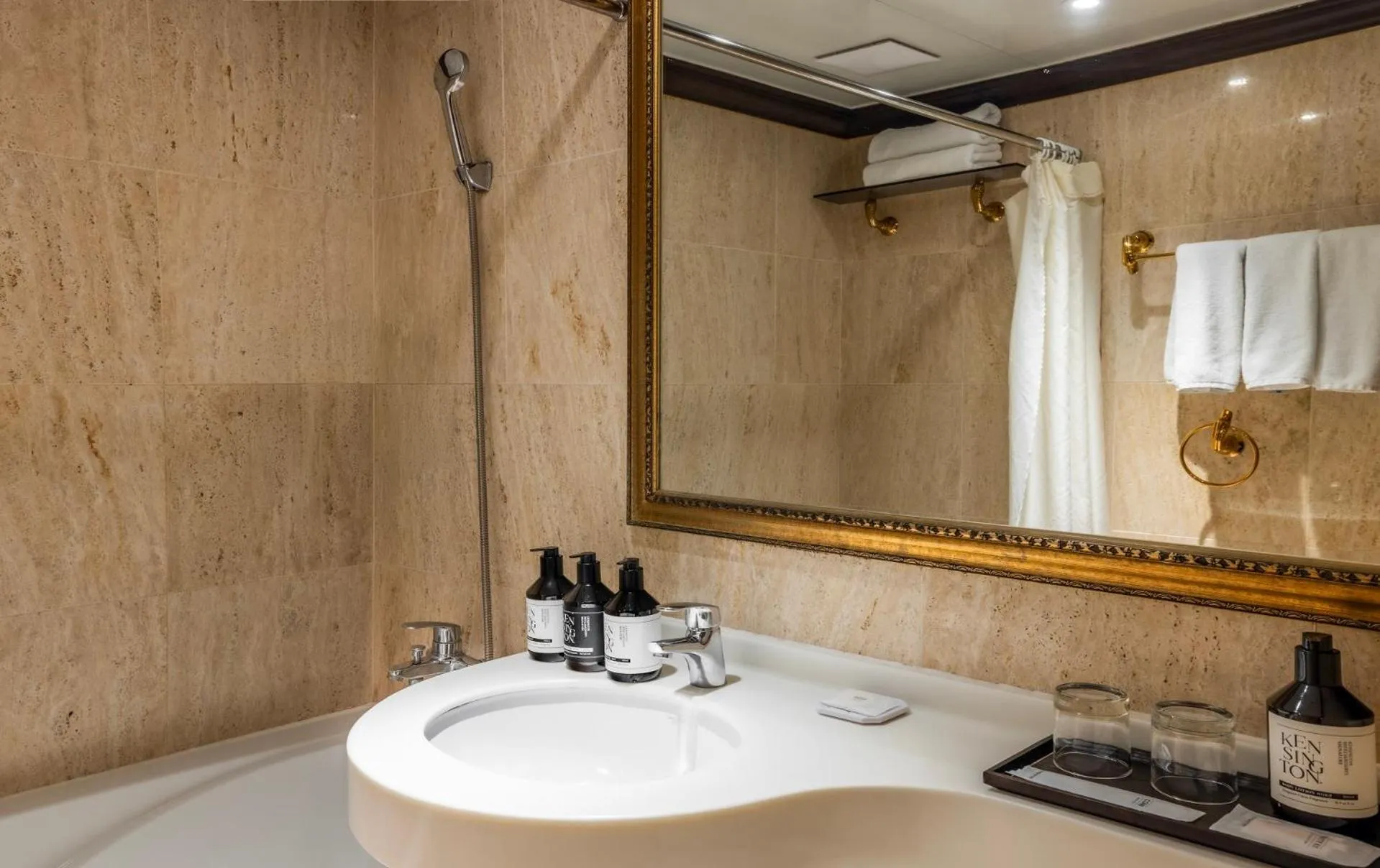 Bathroom in KensingtonHotel Seorak