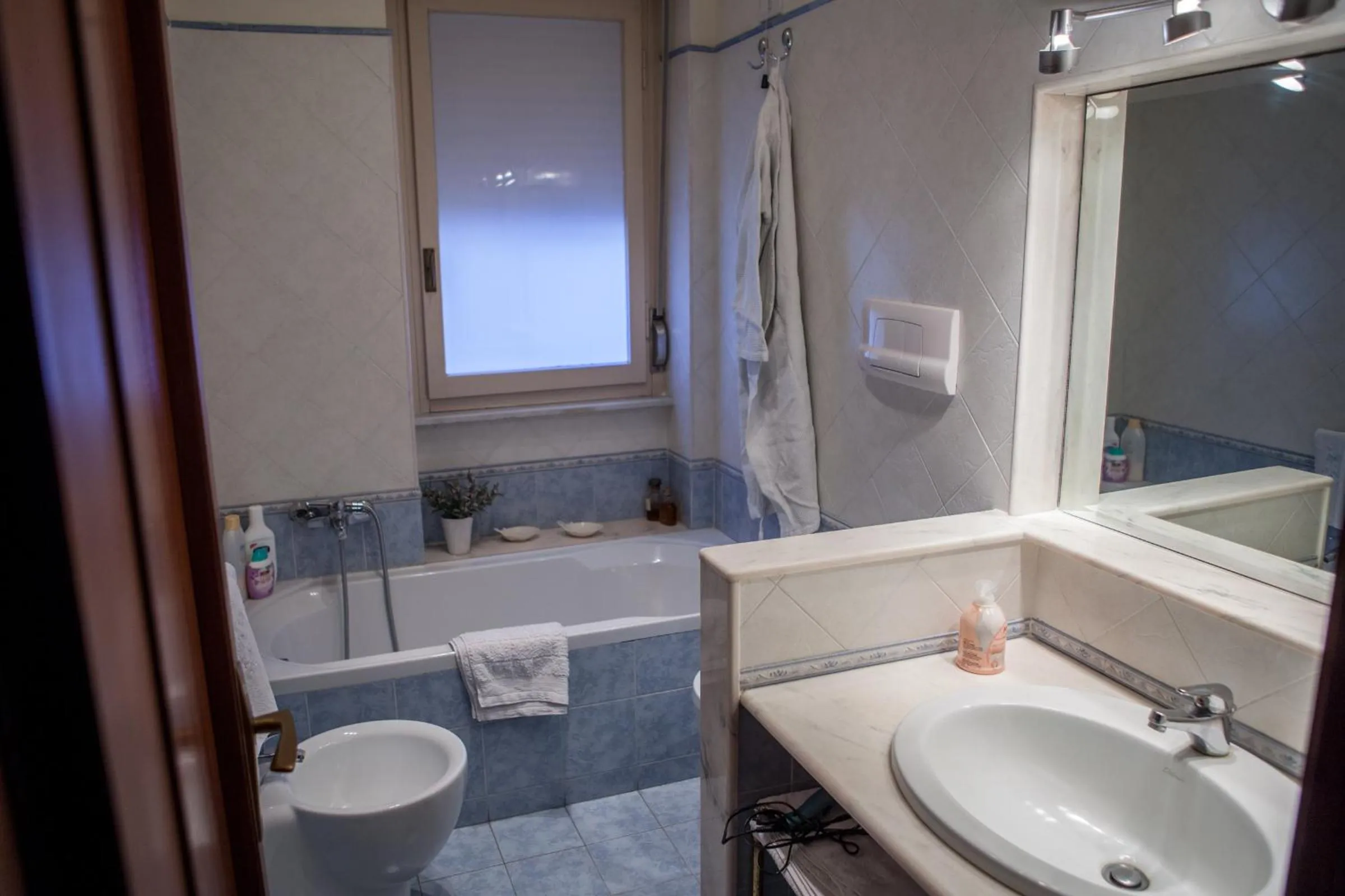 Bathroom in Un tuffo nella baia di Capomulini