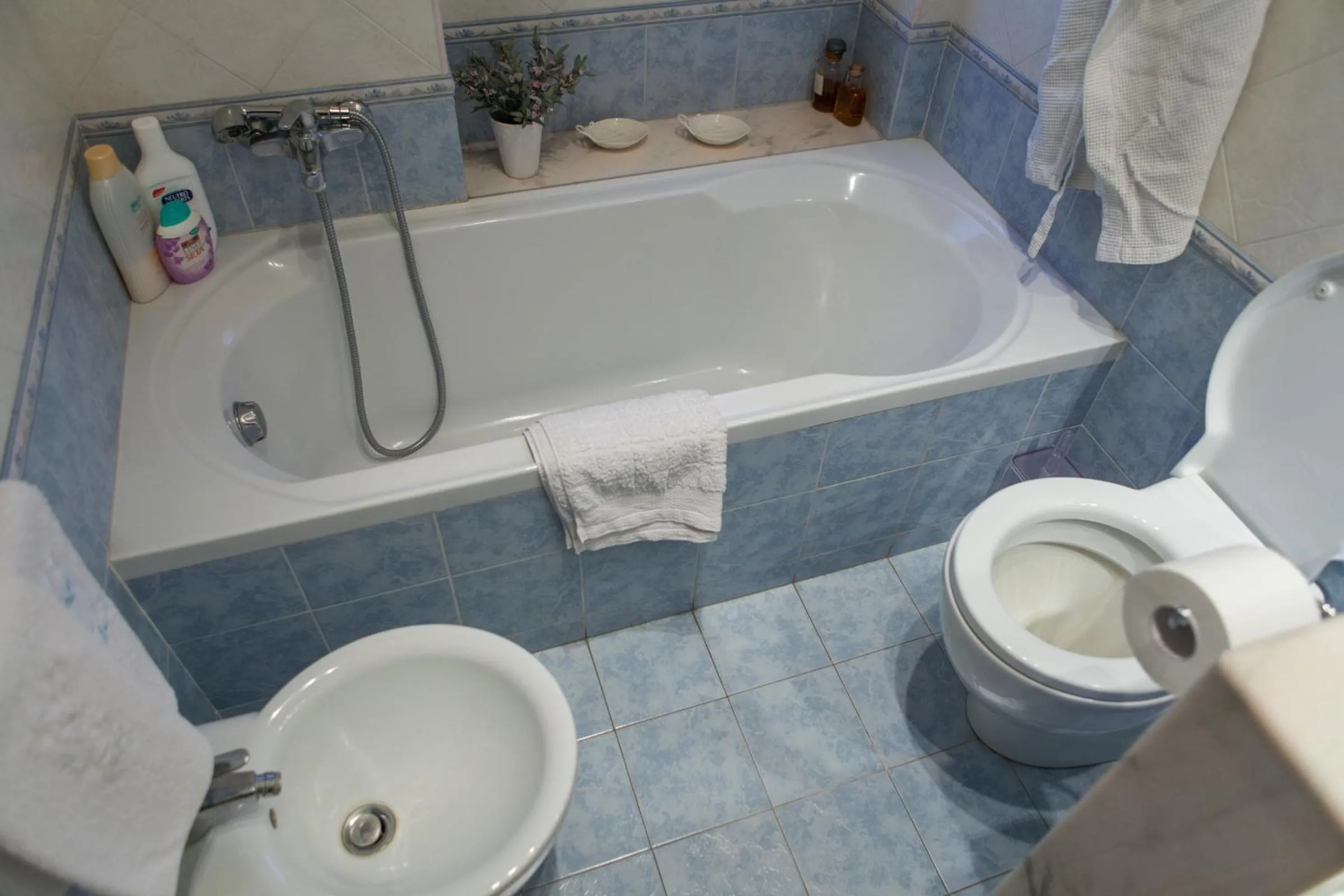 Bathroom in Un tuffo nella baia di Capomulini