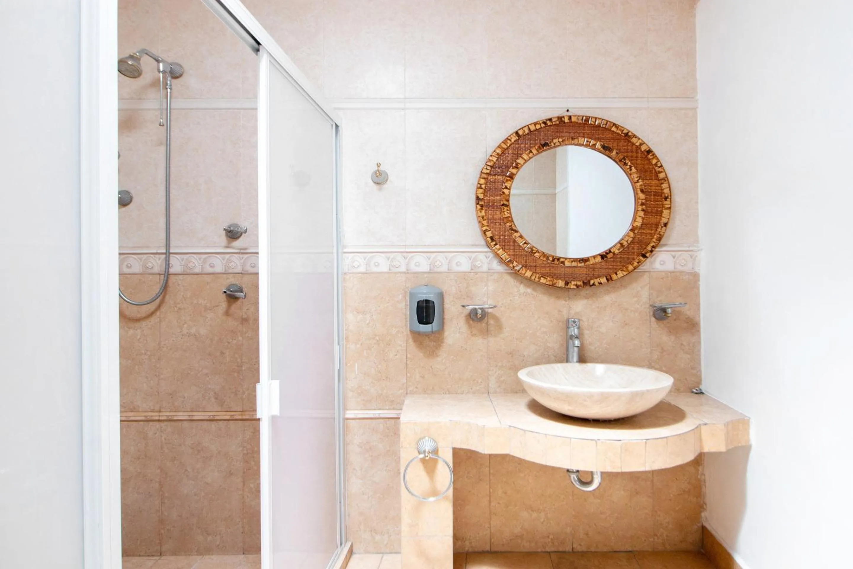 Bathroom in Capital O Hotel San Jose, San Luis Potosi