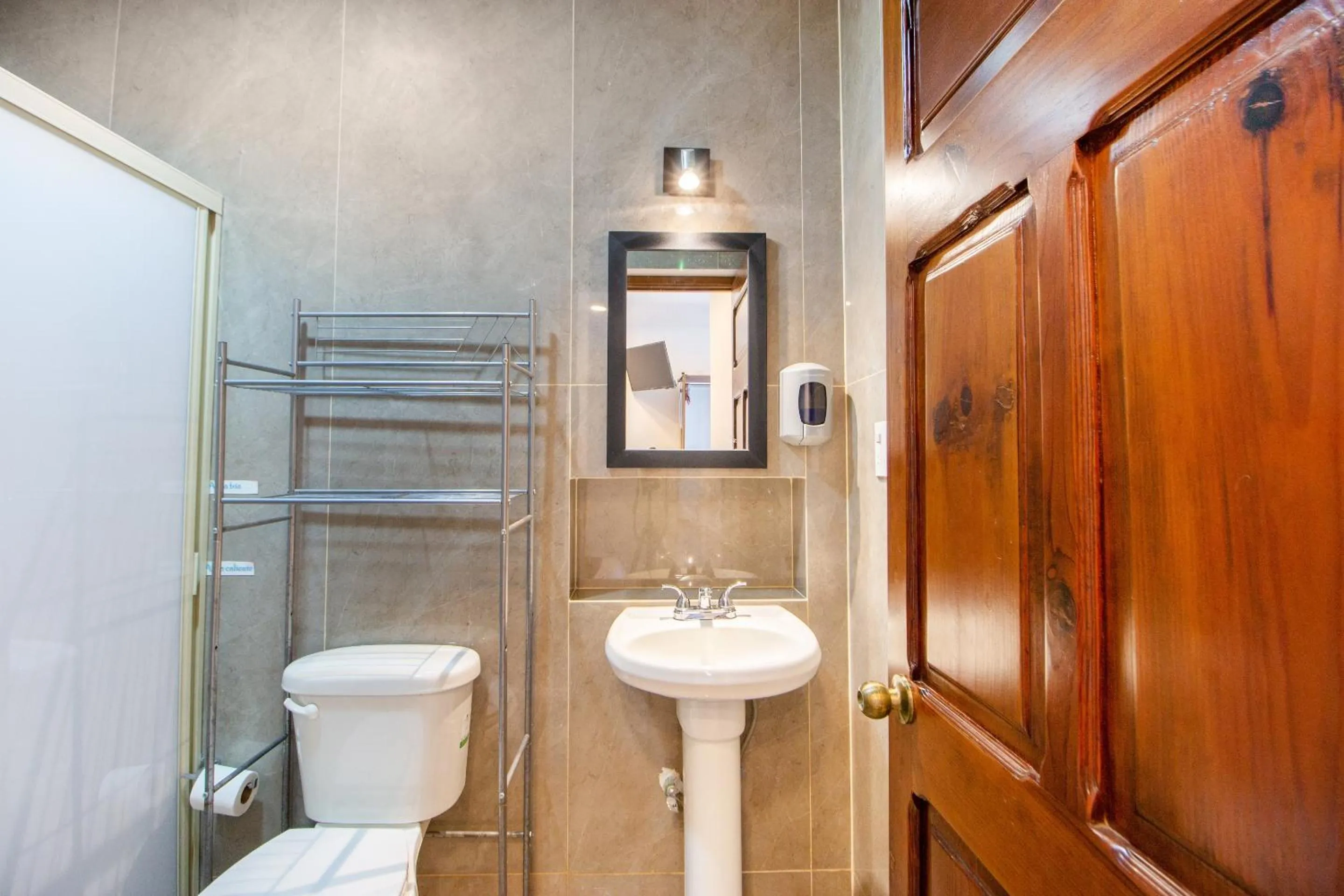 Bathroom in Capital O Hotel San Jose, San Luis Potosi