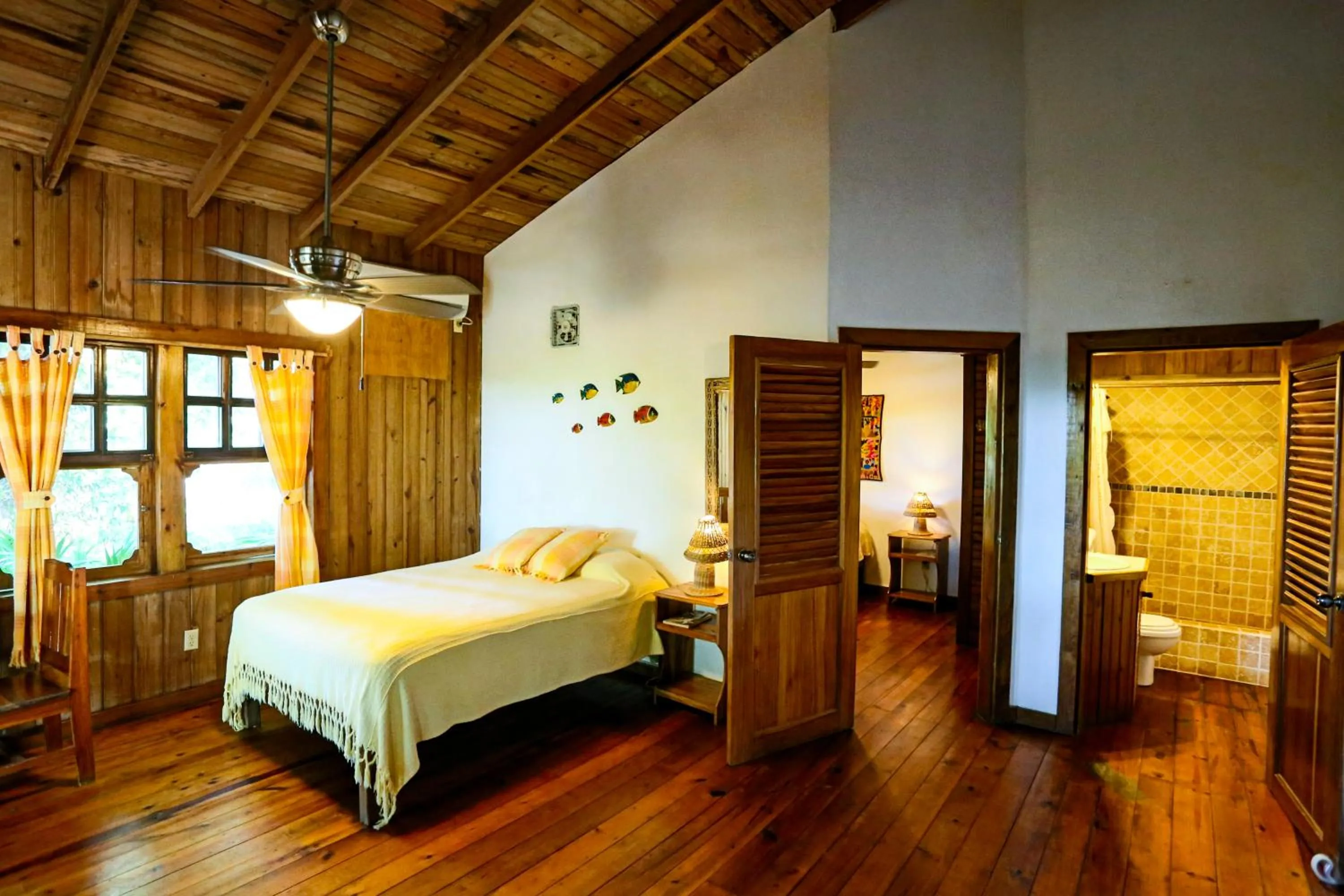 Living room, Bed in Posada Arco Iris, West End