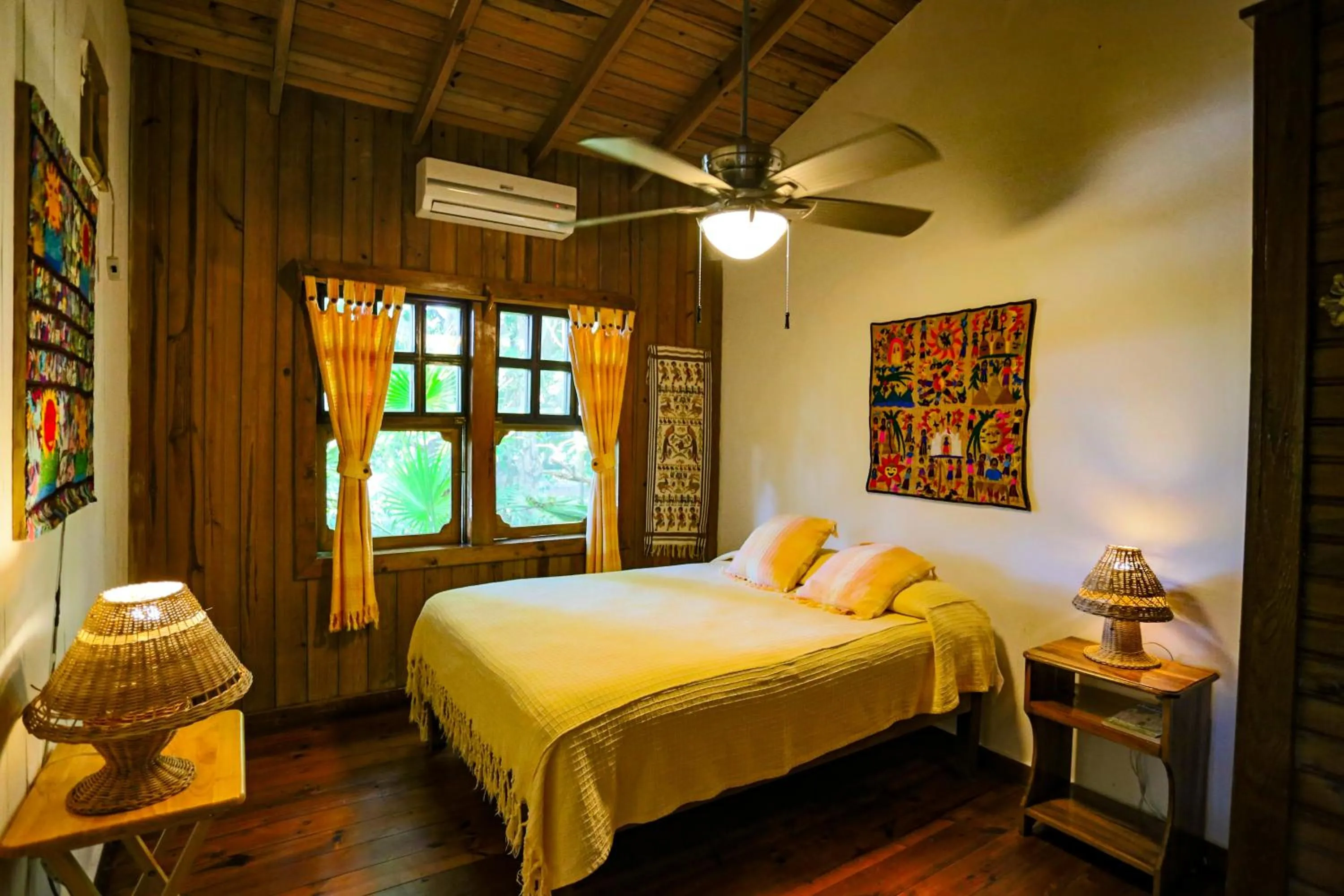 Bedroom, Bed in Posada Arco Iris, West End