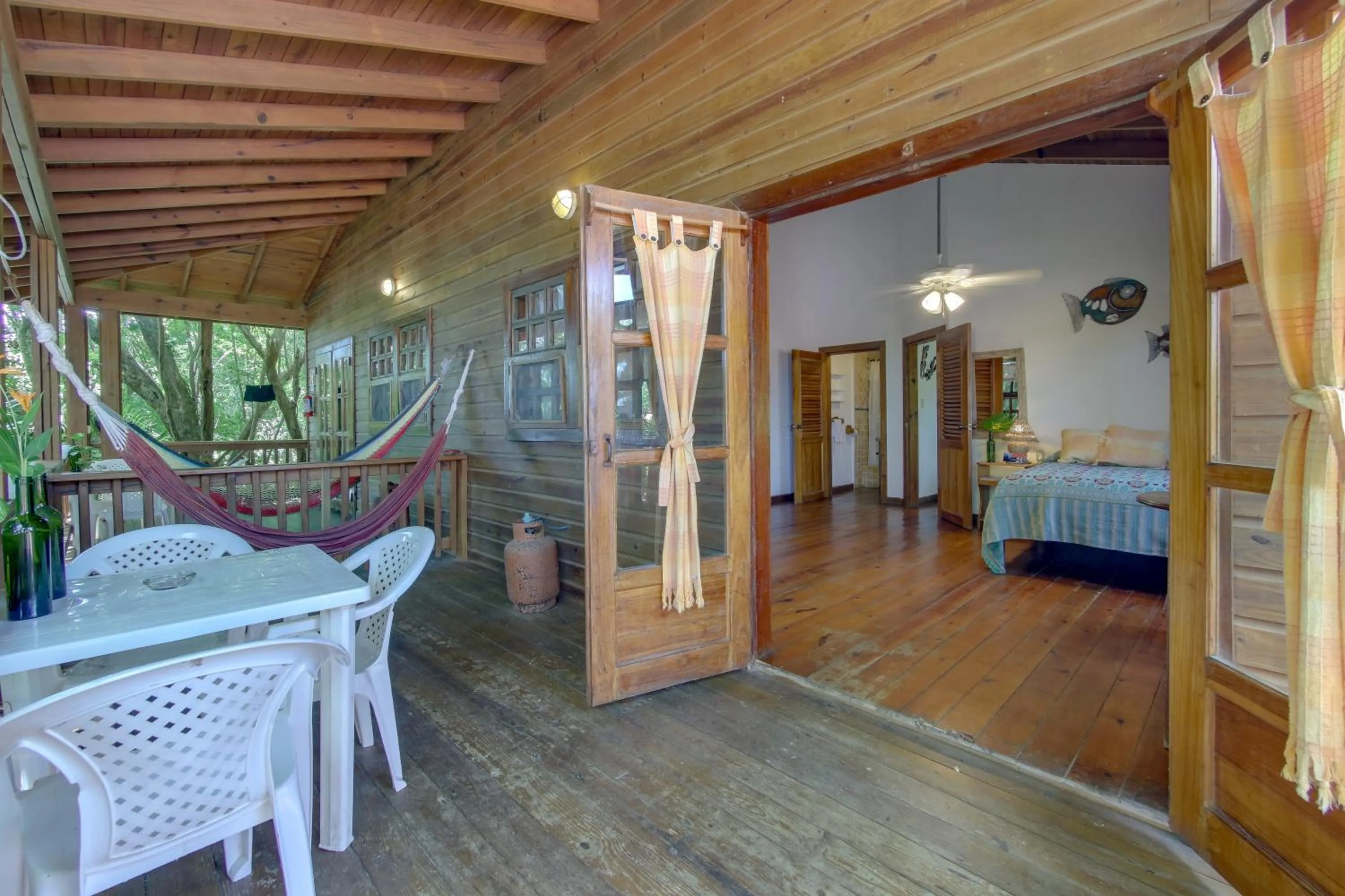 Posada Arco Iris, West End