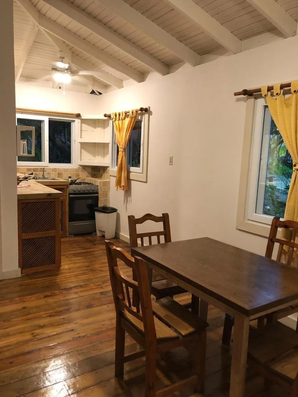 Posada Arco Iris, West End