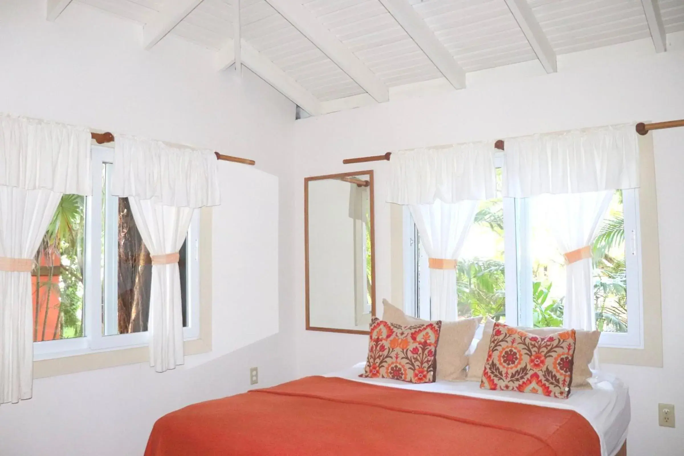 Cottage with Garden View in Posada Arco Iris, West End Cottage with Garden View in Posada Arco Iris, West End