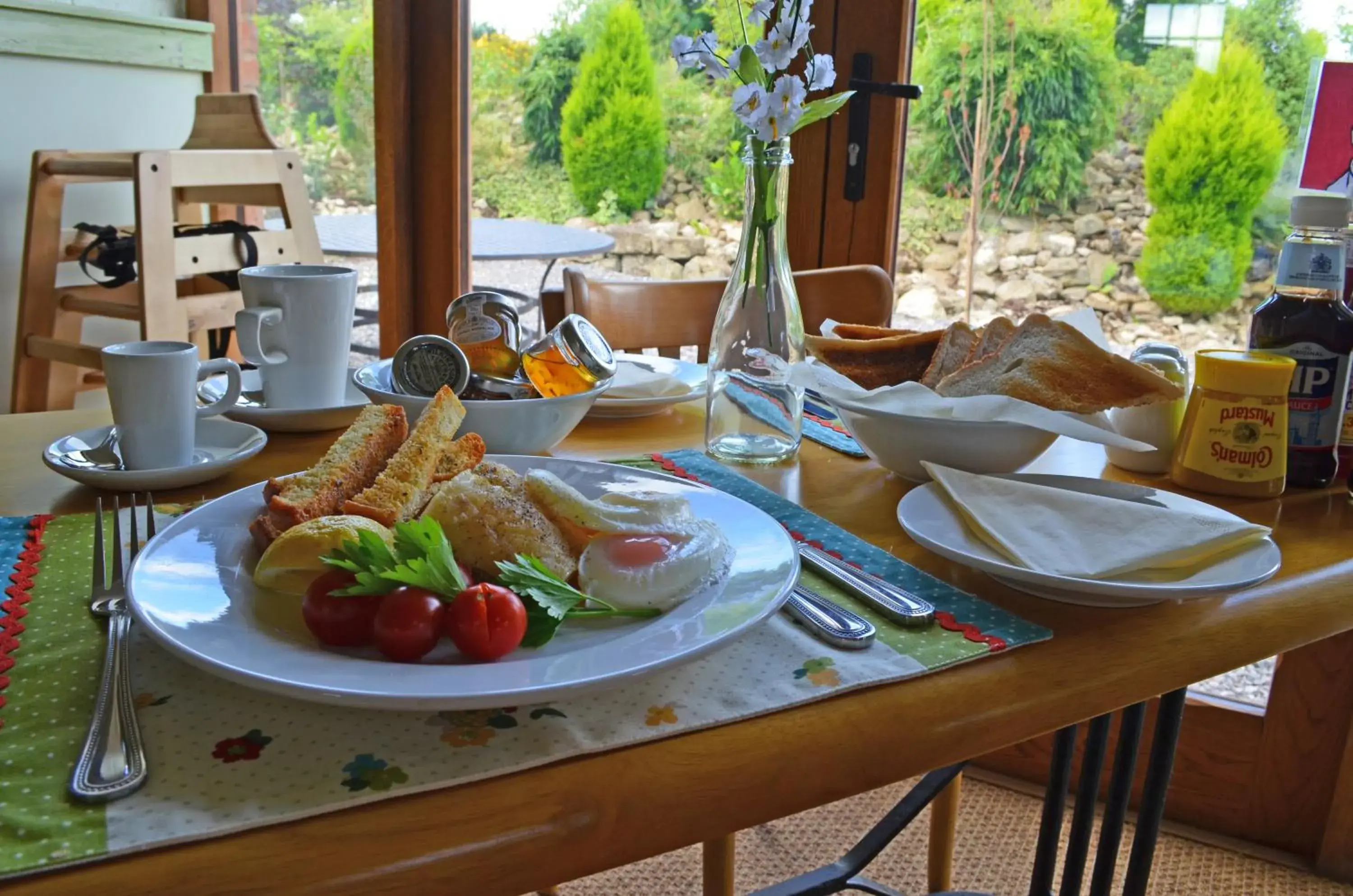 Deluxe Twin Room in Widbrook Barns Deluxe Twin Room in Widbrook Barns