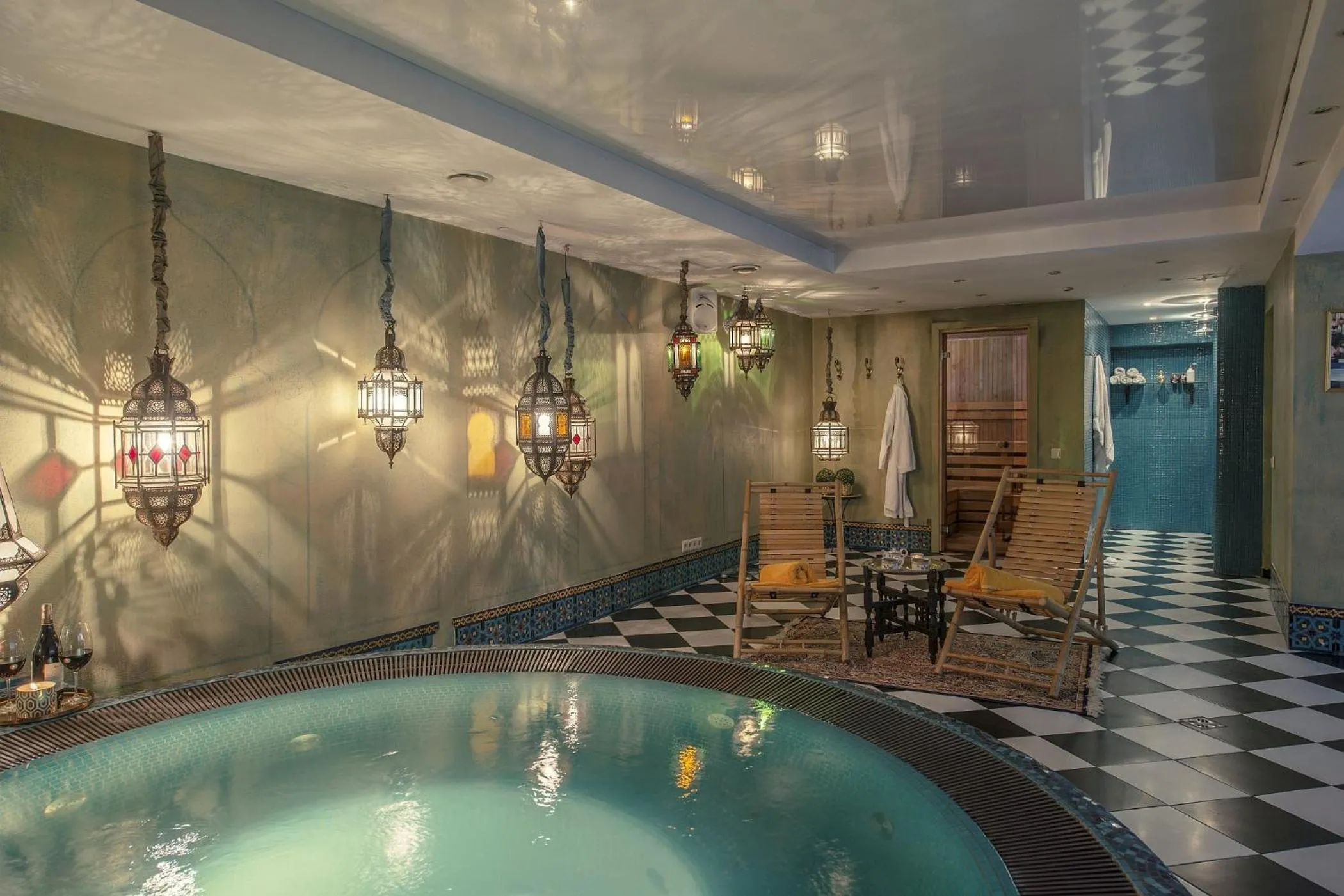 Hot Tub in Apvalaus Stalo Klubas Gastro & SPA Hotel