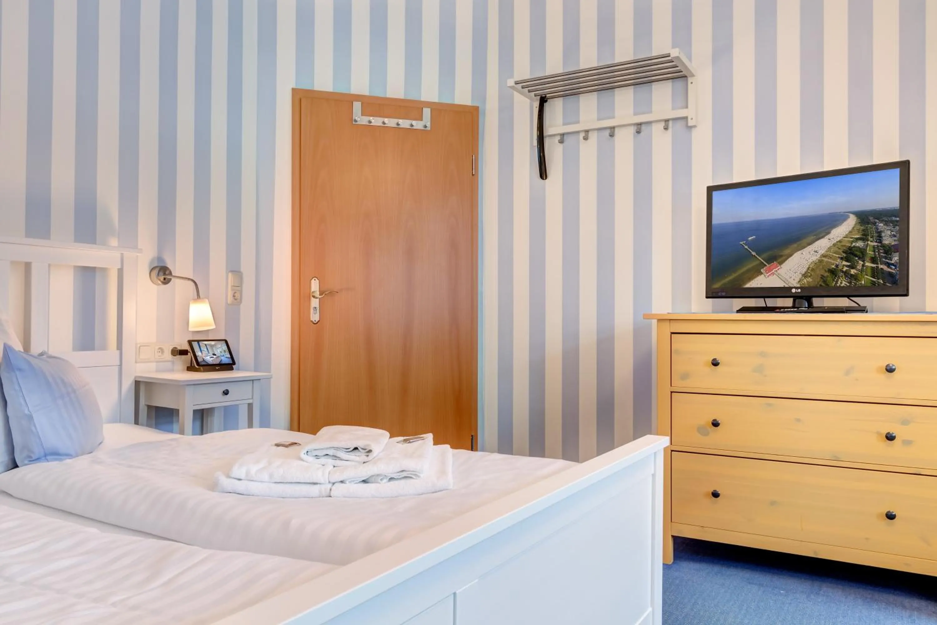 Photo of the whole room, Bed in Hotel Villa Seeschlößchen