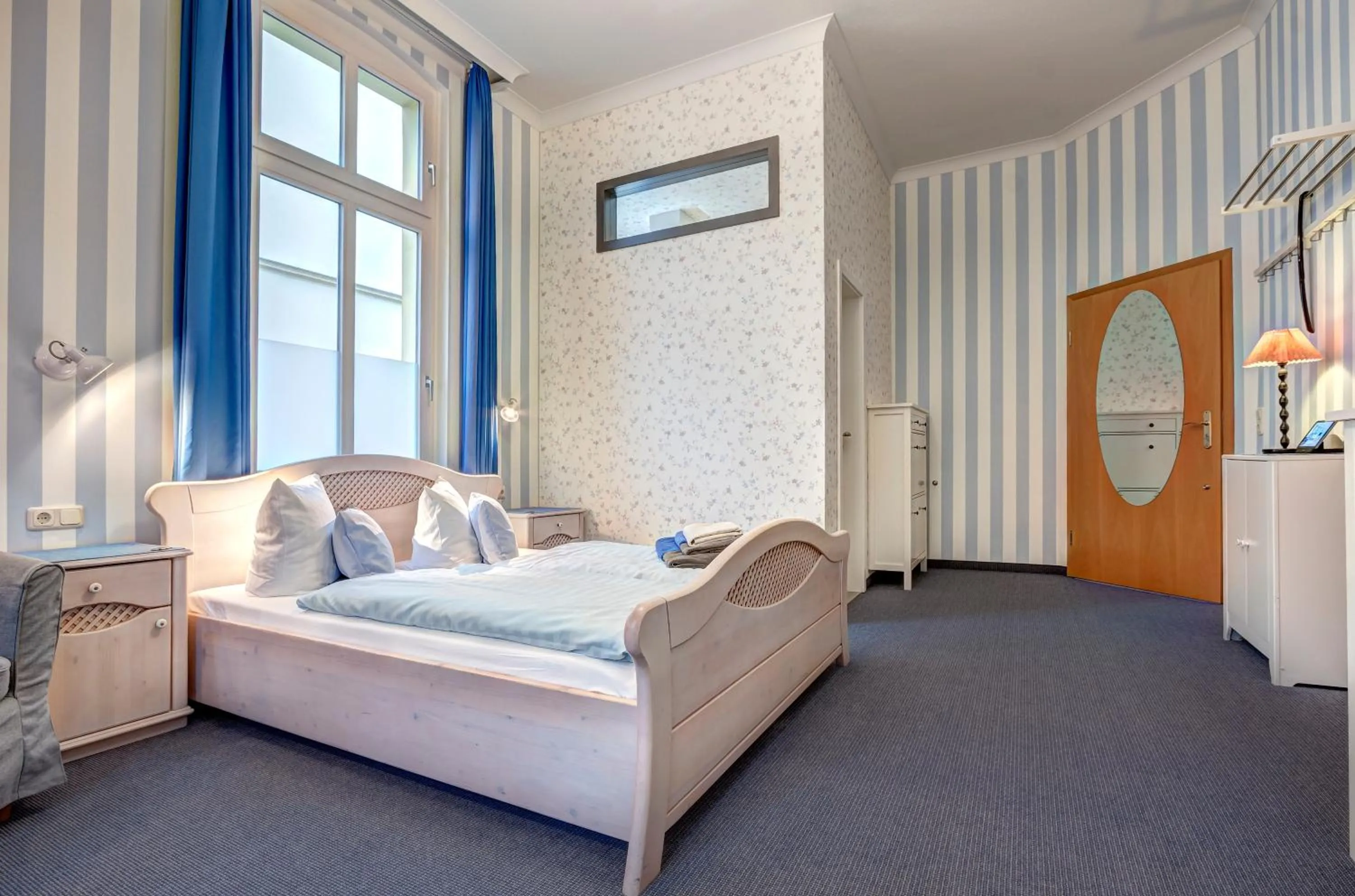 Photo of the whole room, Bed in Hotel Villa Seeschlößchen