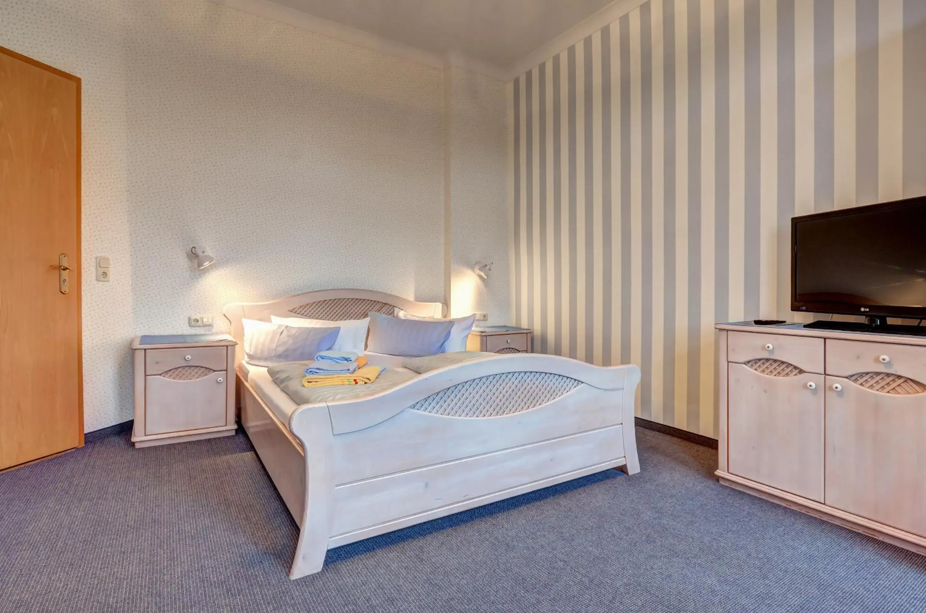 Double Room ground-floor - Land Side in Hotel Villa Seeschlößchen Double Room ground-floor - Land Side in Hotel Villa Seeschlößchen