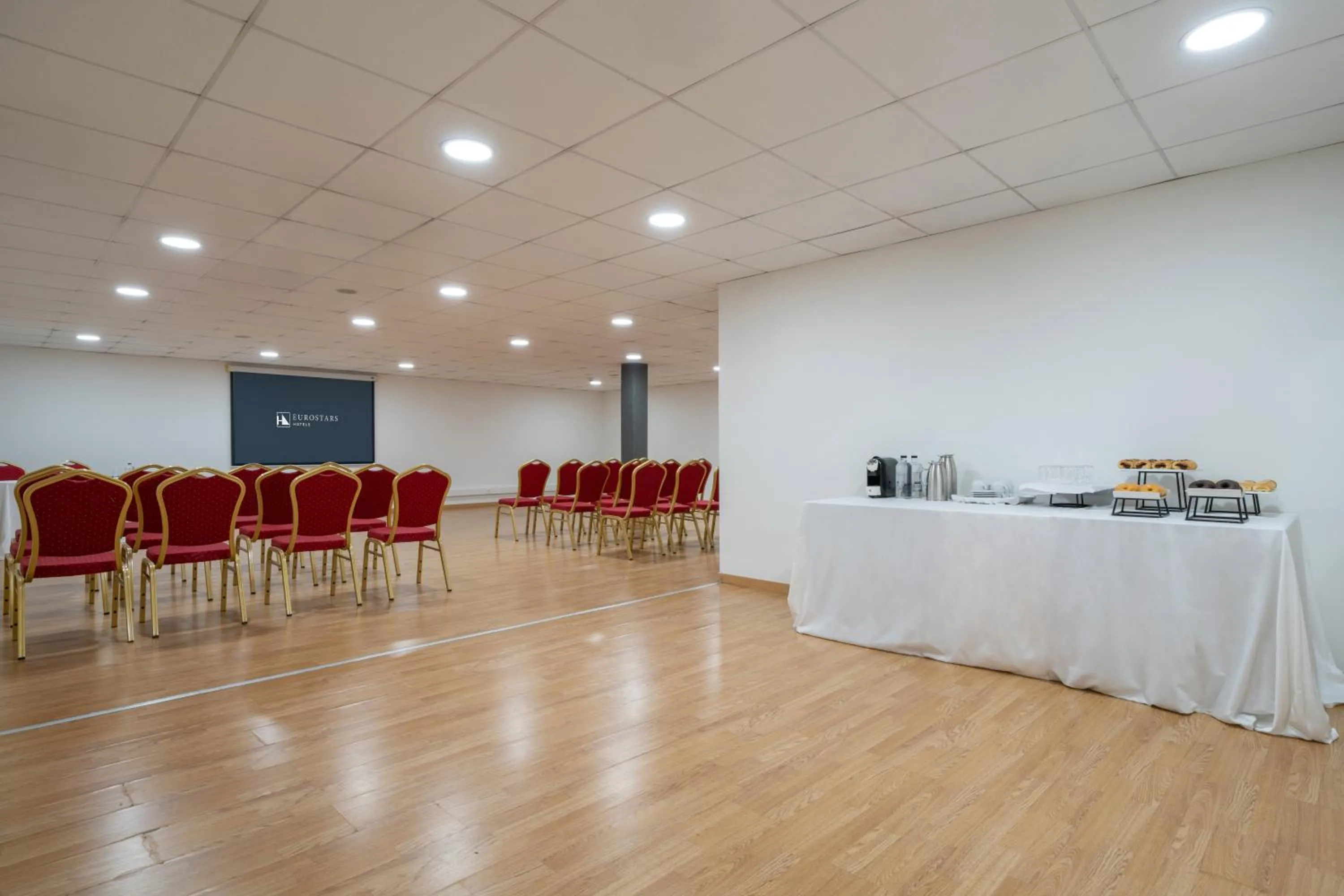Business facilities in Eurostars Arenas de Pinto