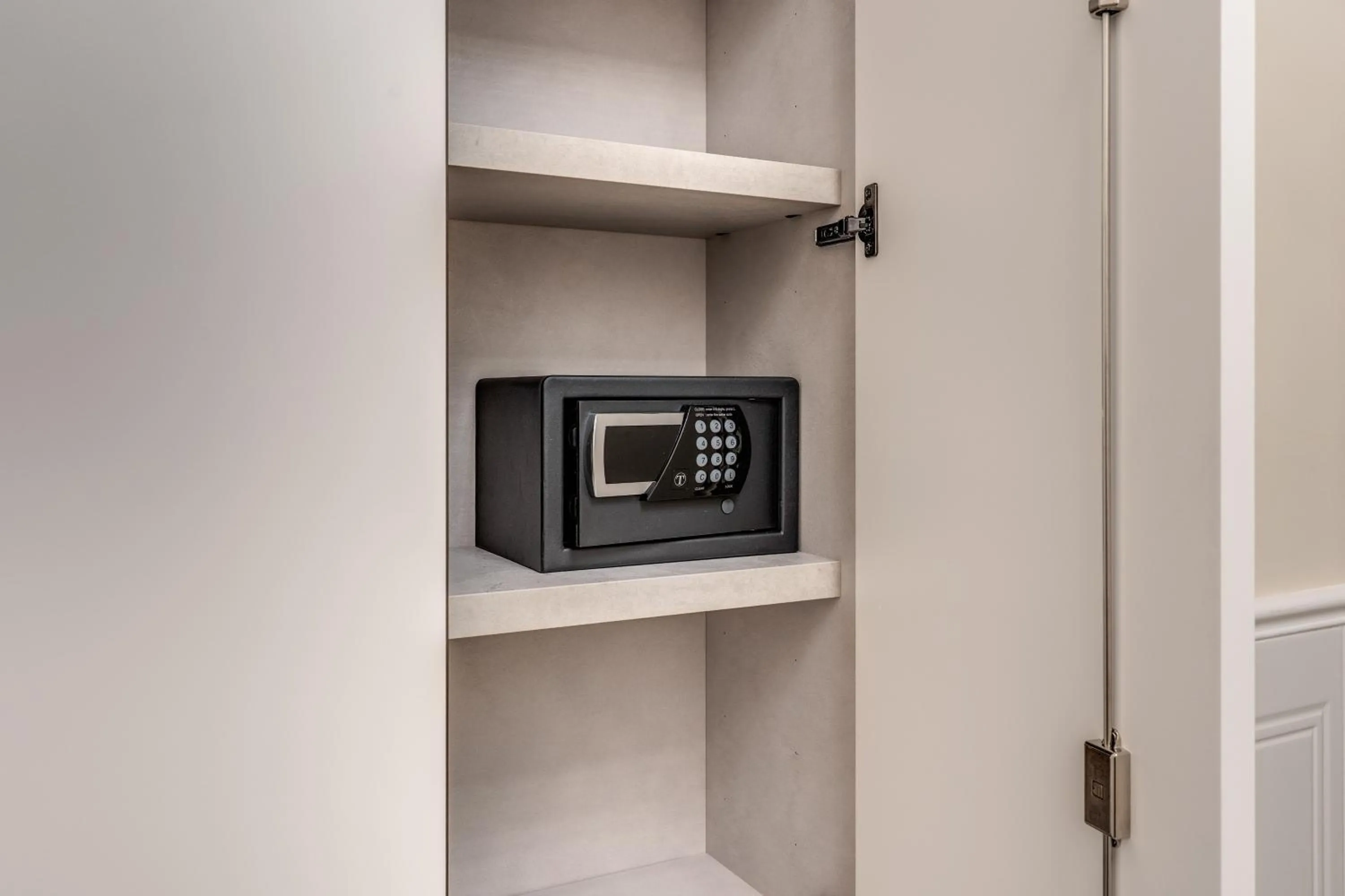 safe in Rome55 - Piazza di Spagna