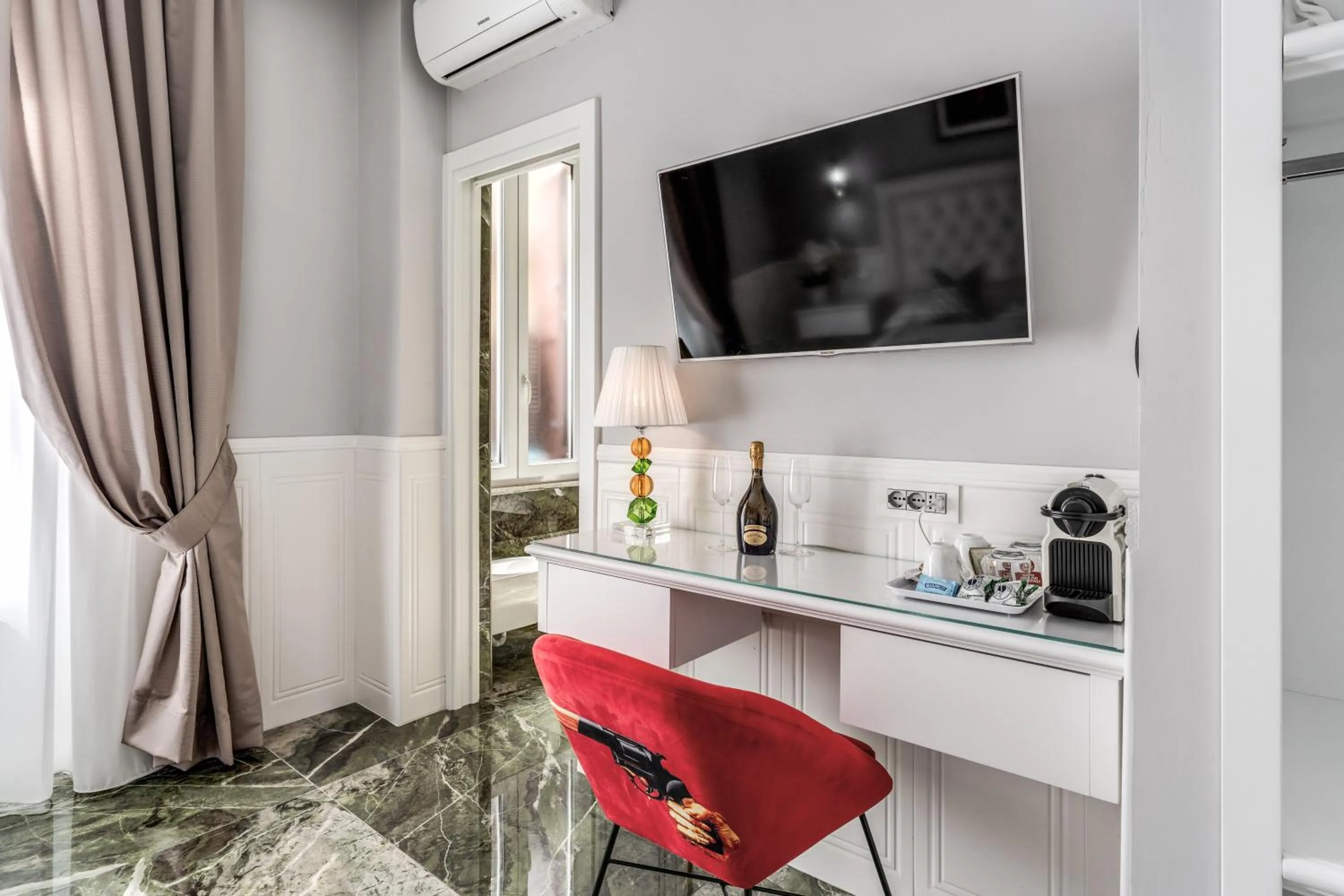 TV and multimedia in Rome55 - Piazza di Spagna