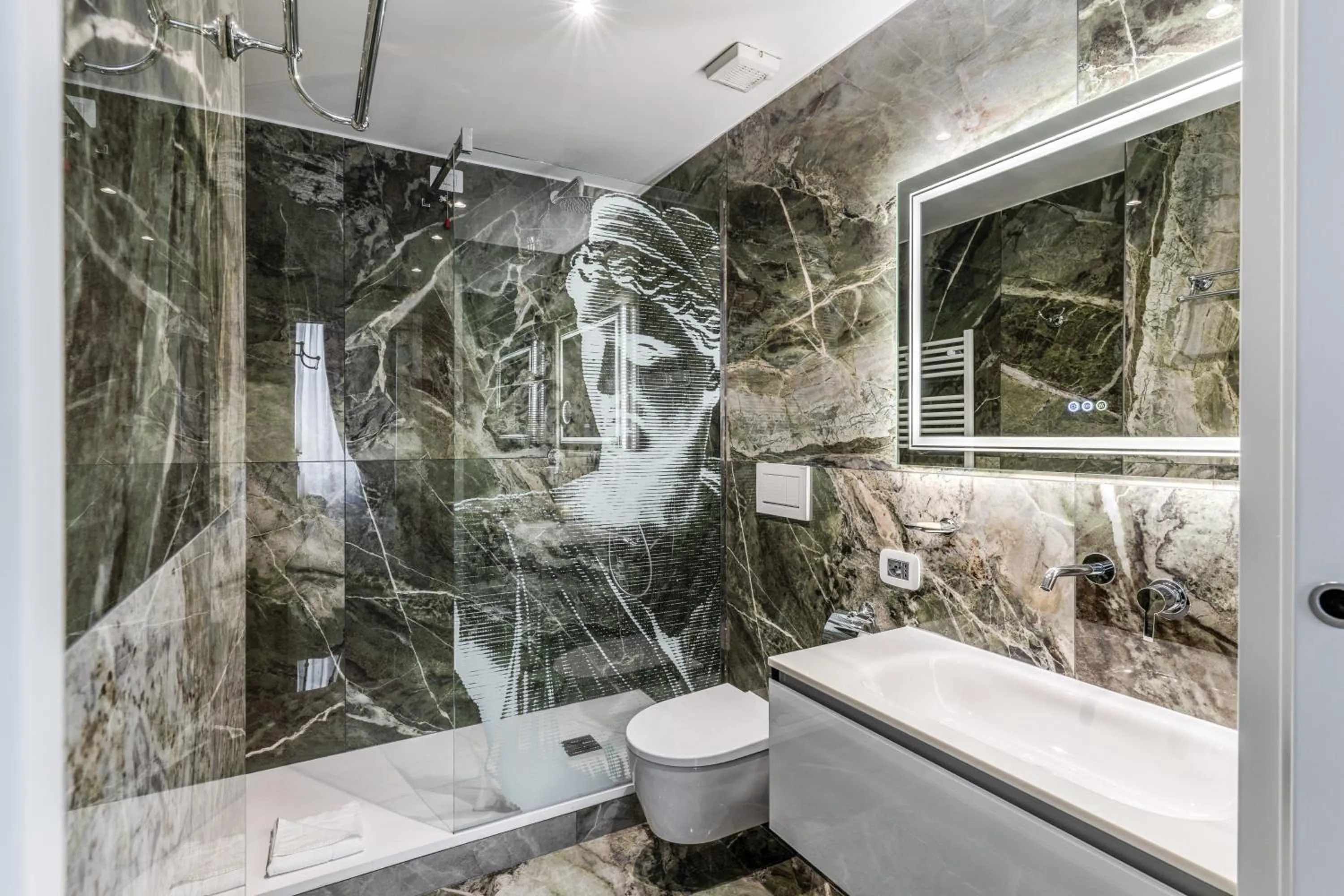 Shower in Rome55 - Piazza di Spagna