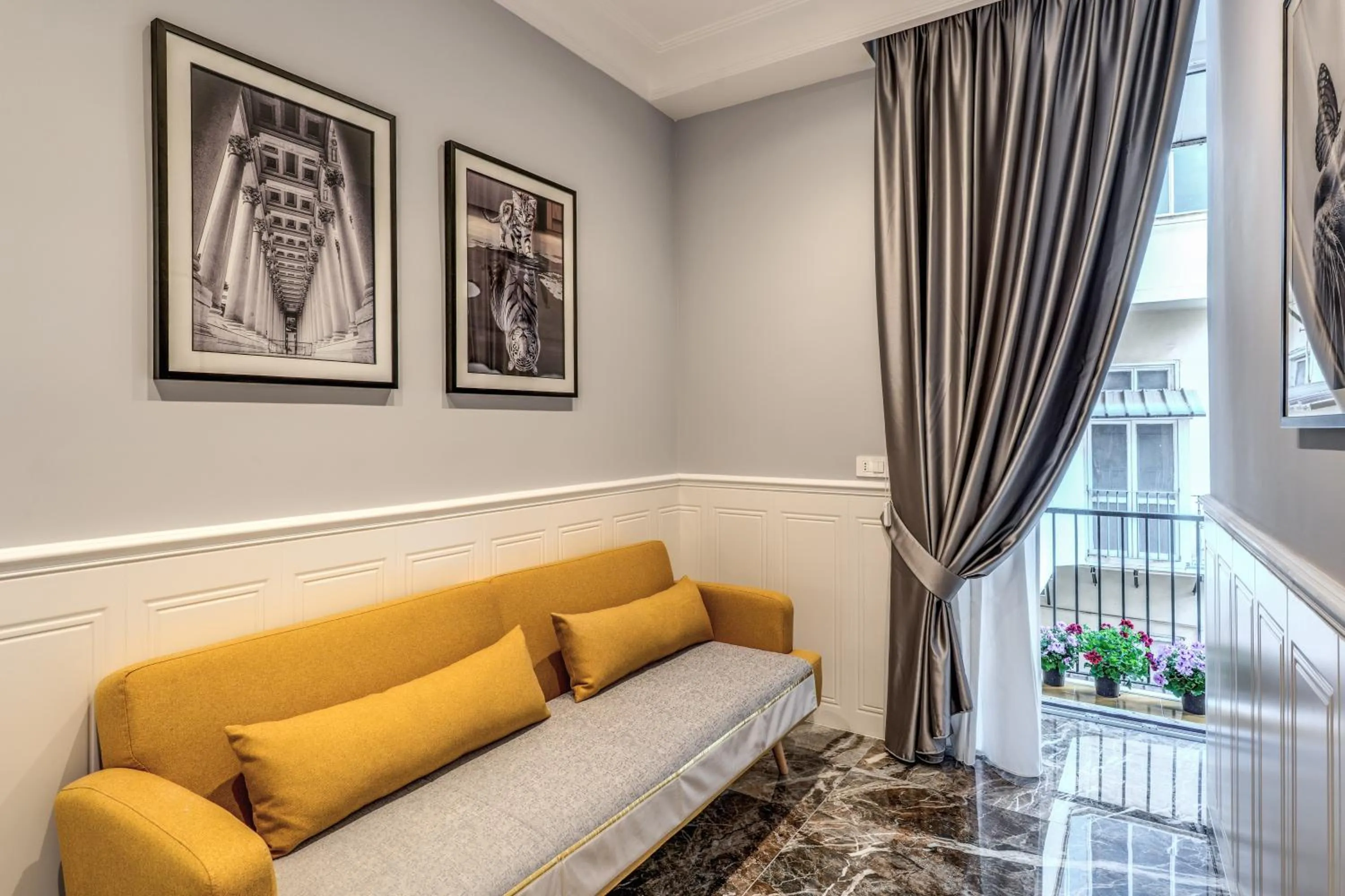 Seating area in Rome55 - Piazza di Spagna