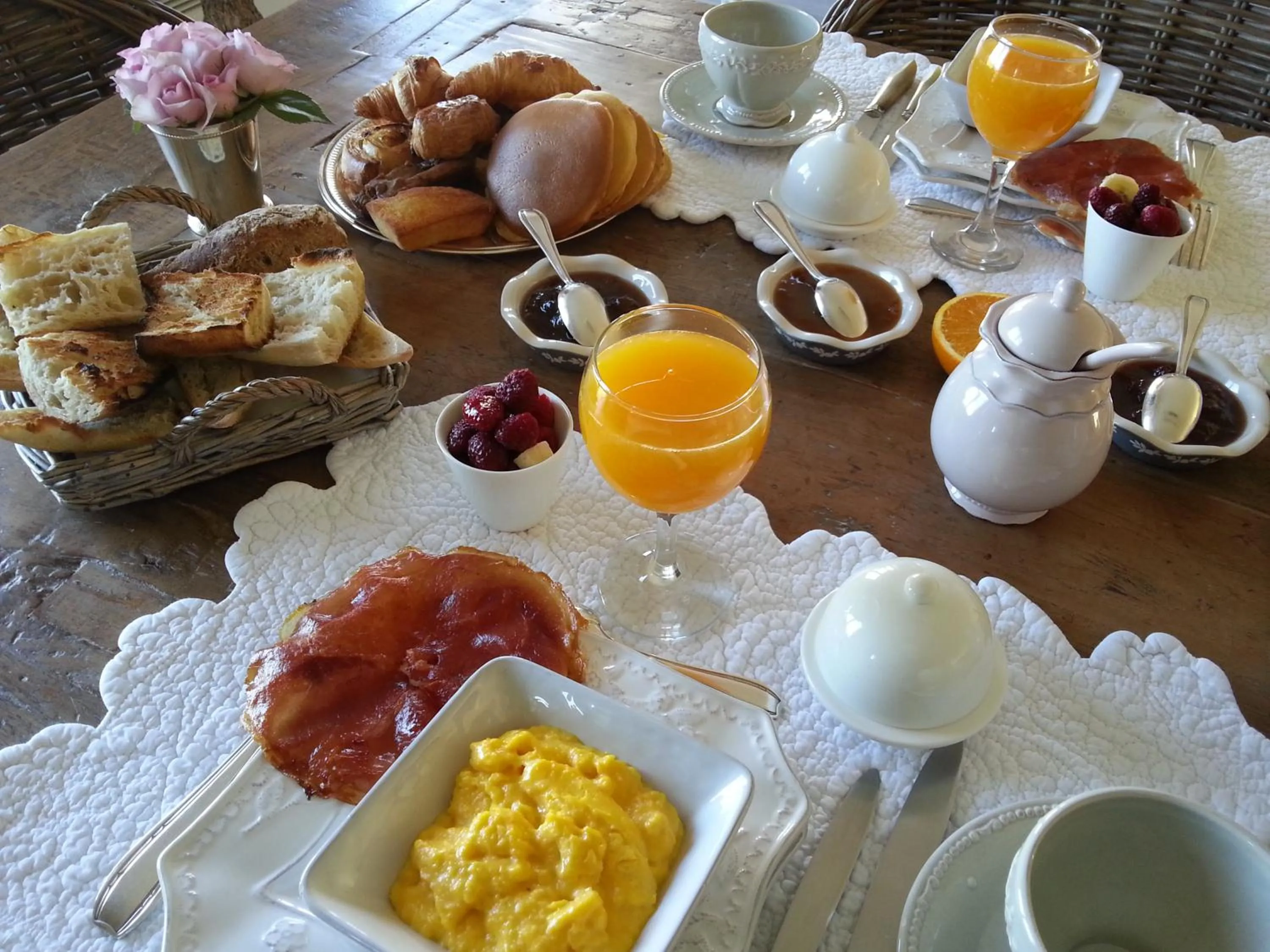 Continental breakfast in Chambre d'hotes Casa Biba