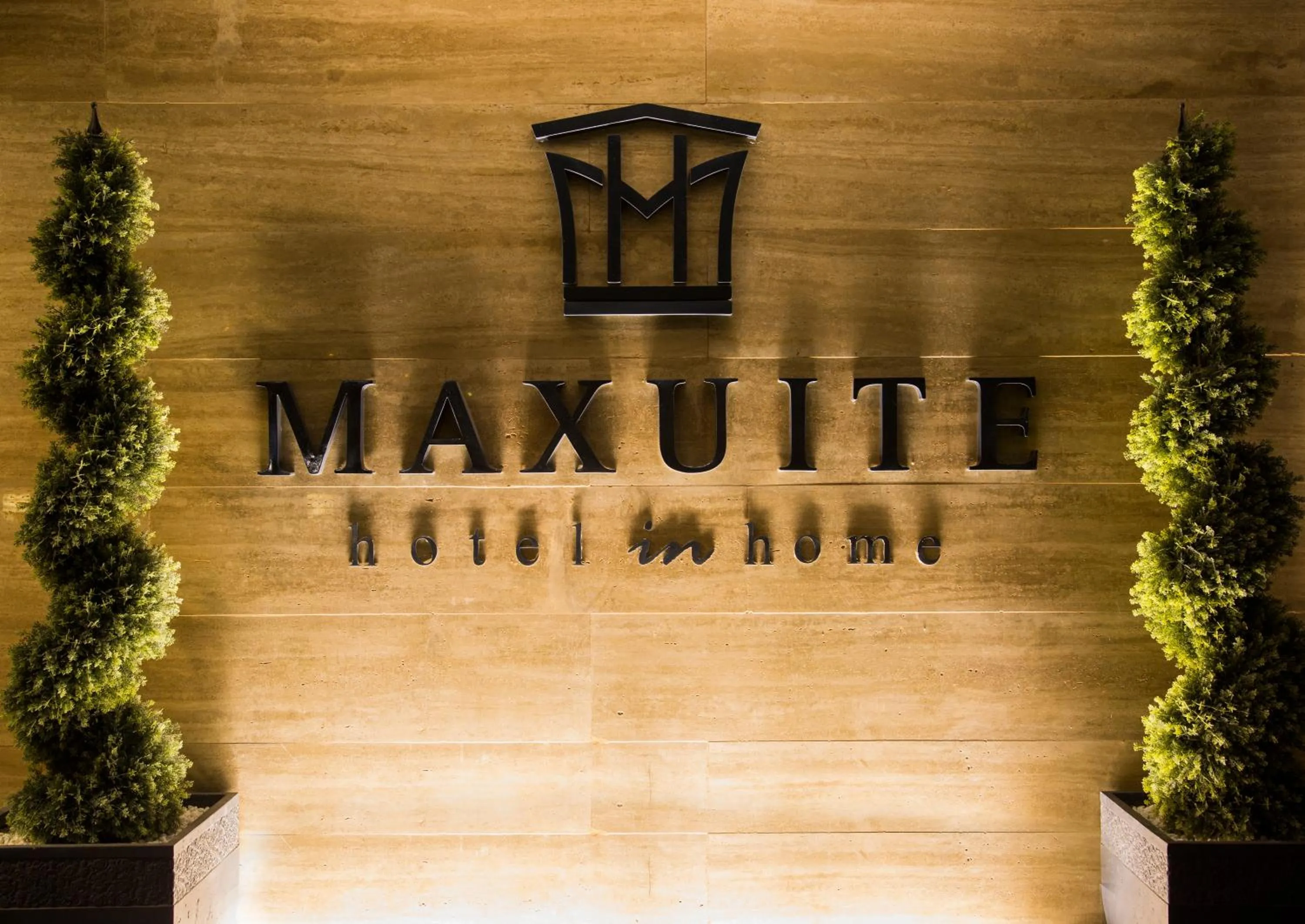 Property logo or sign in Maxuite Hotel in Home