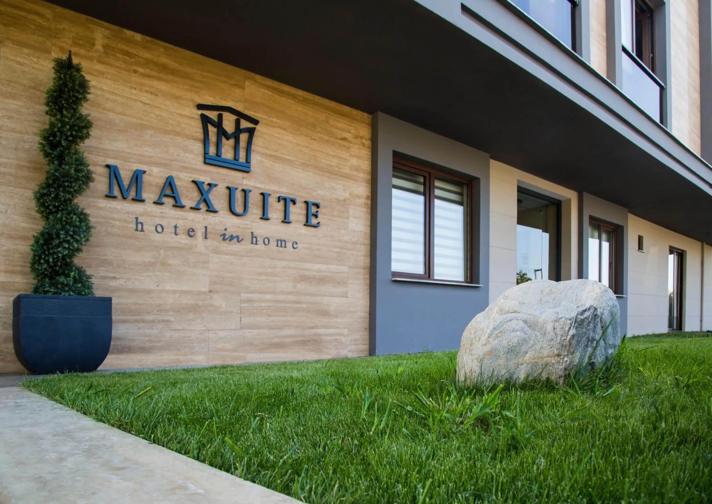 Property building in Maxuite Hotel in Home