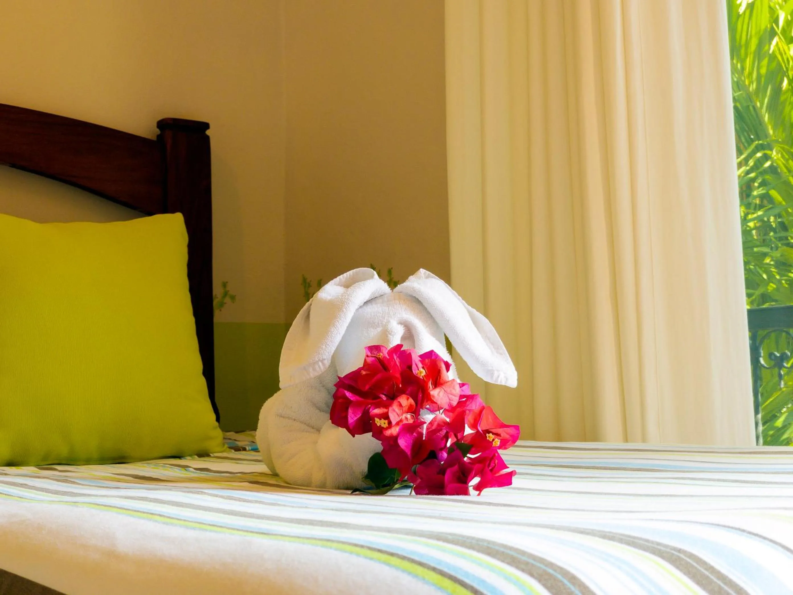 Decorative detail, Bed in Casa Mulder - Steps to Beach Private Pool Ocean-View Roof