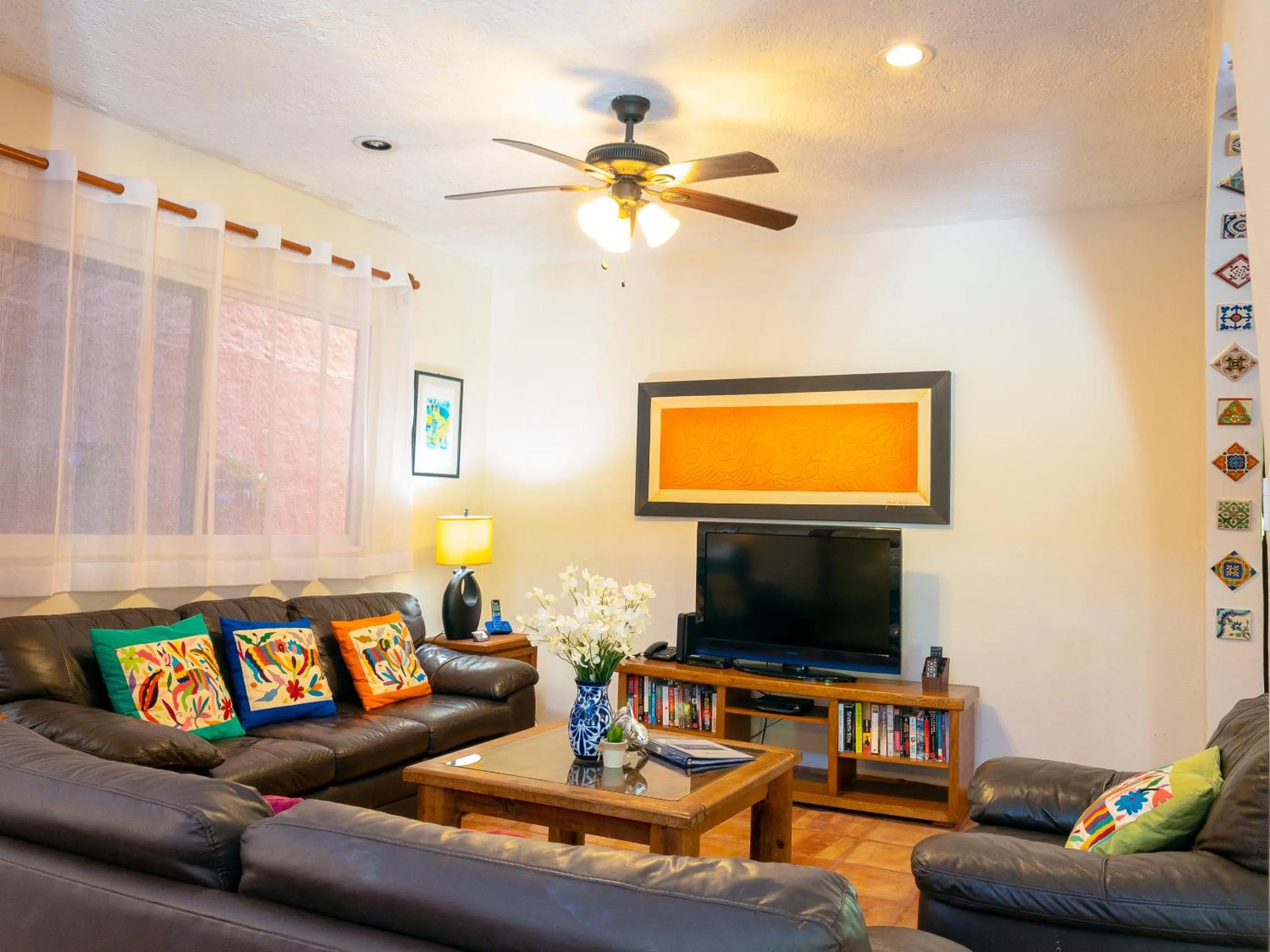 TV and multimedia in Casa Mulder - Steps to Beach Private Pool Ocean-View Roof