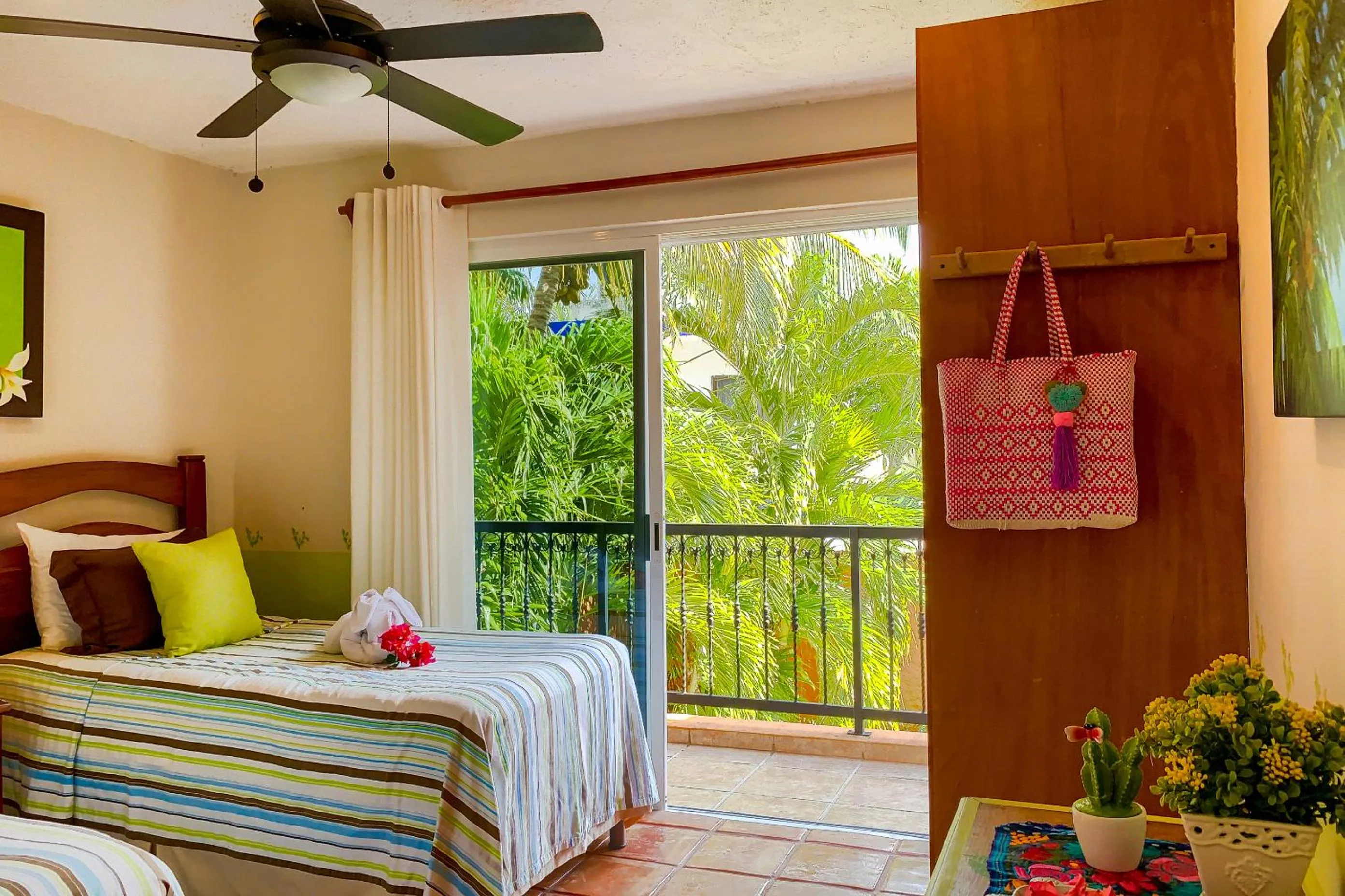 Bed in Casa Mulder - Steps to Beach Private Pool Ocean-View Roof