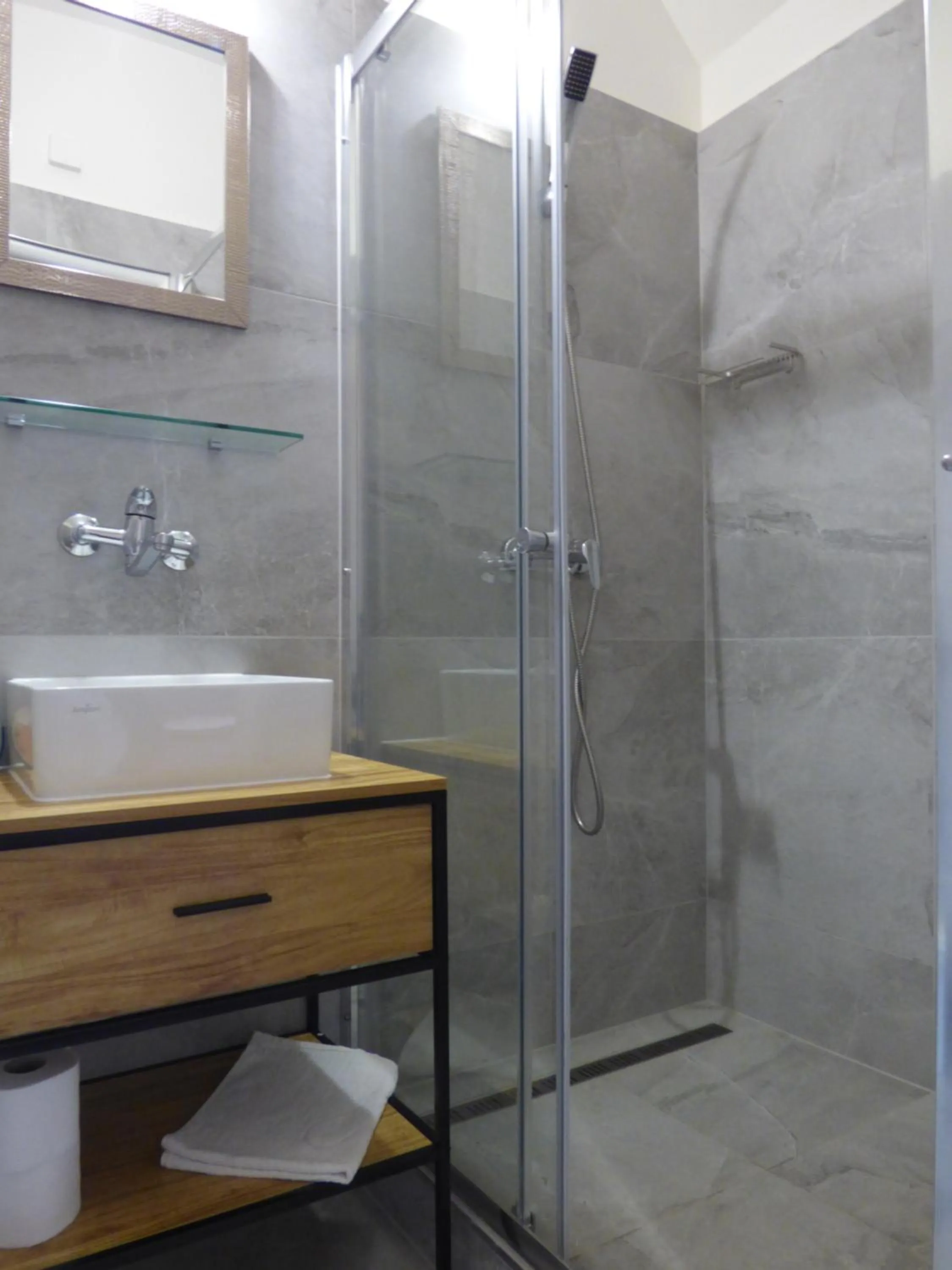 Shower in Hotel Svornost