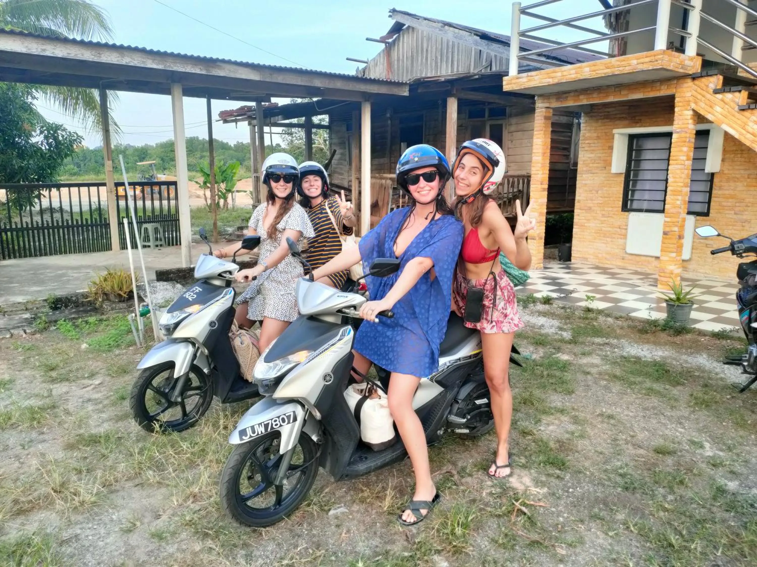 DAOH'S Rooms & Scooters