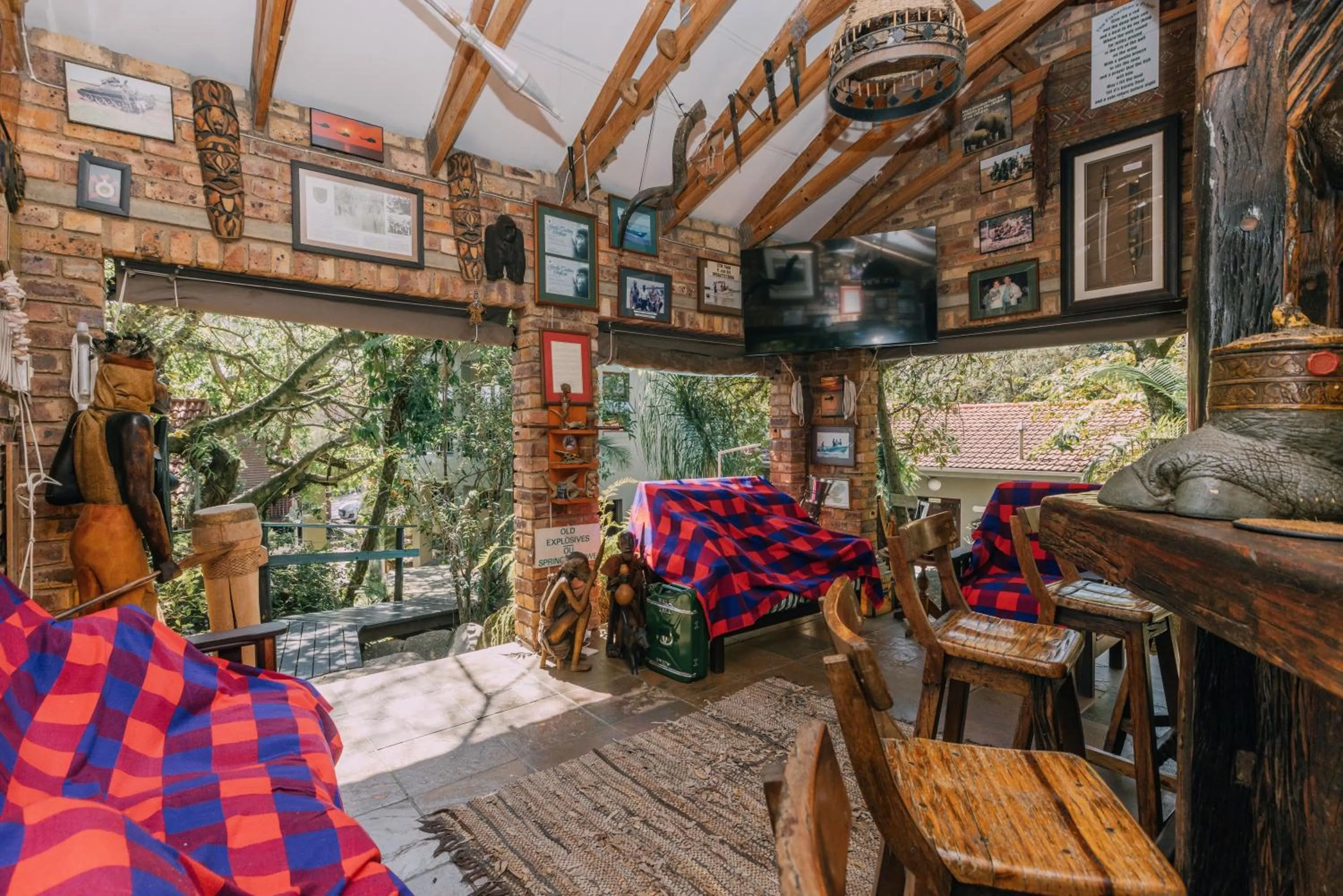 Communal lounge/ TV room in Beetleloop Guest House