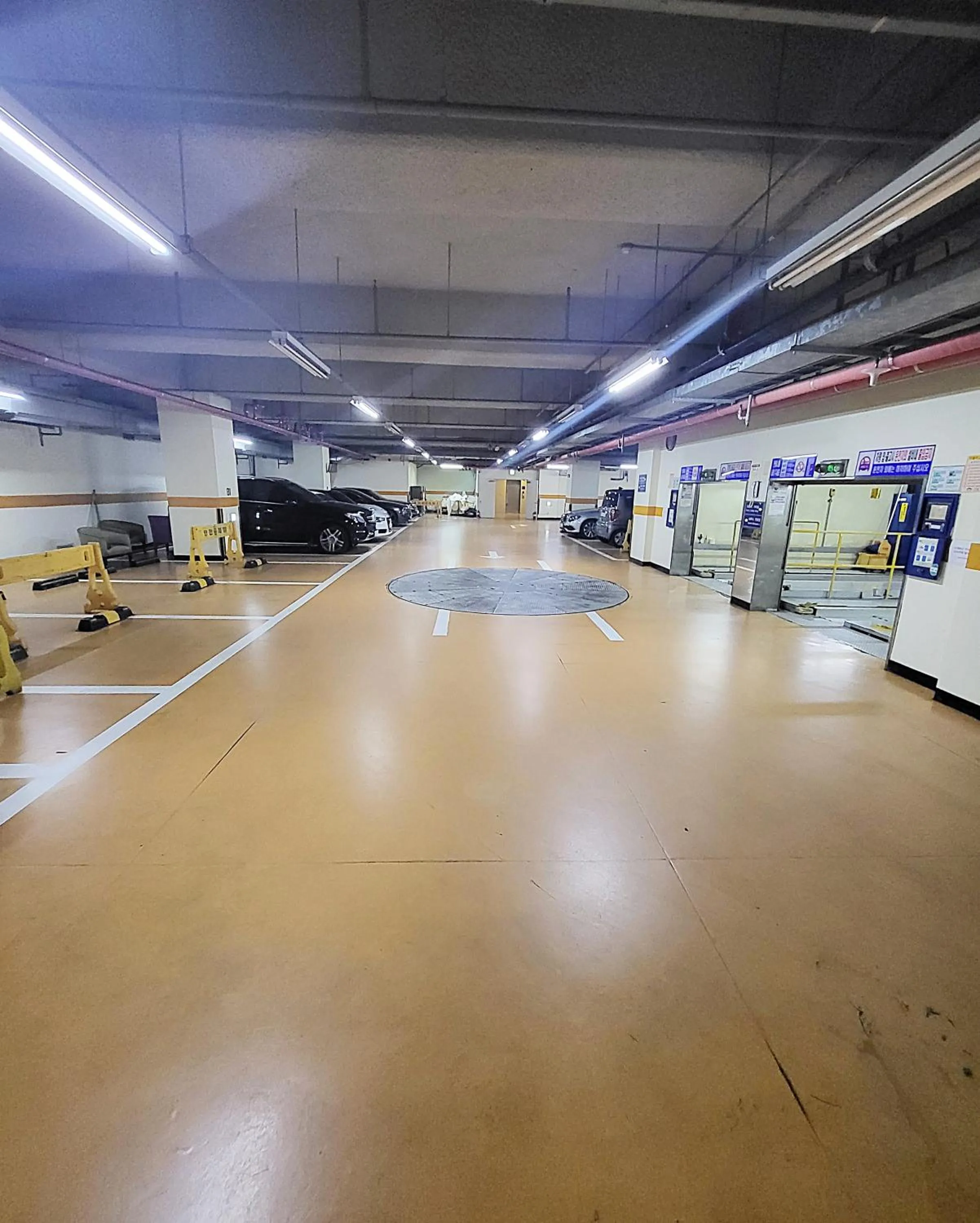 Parking in Niagara Hotel