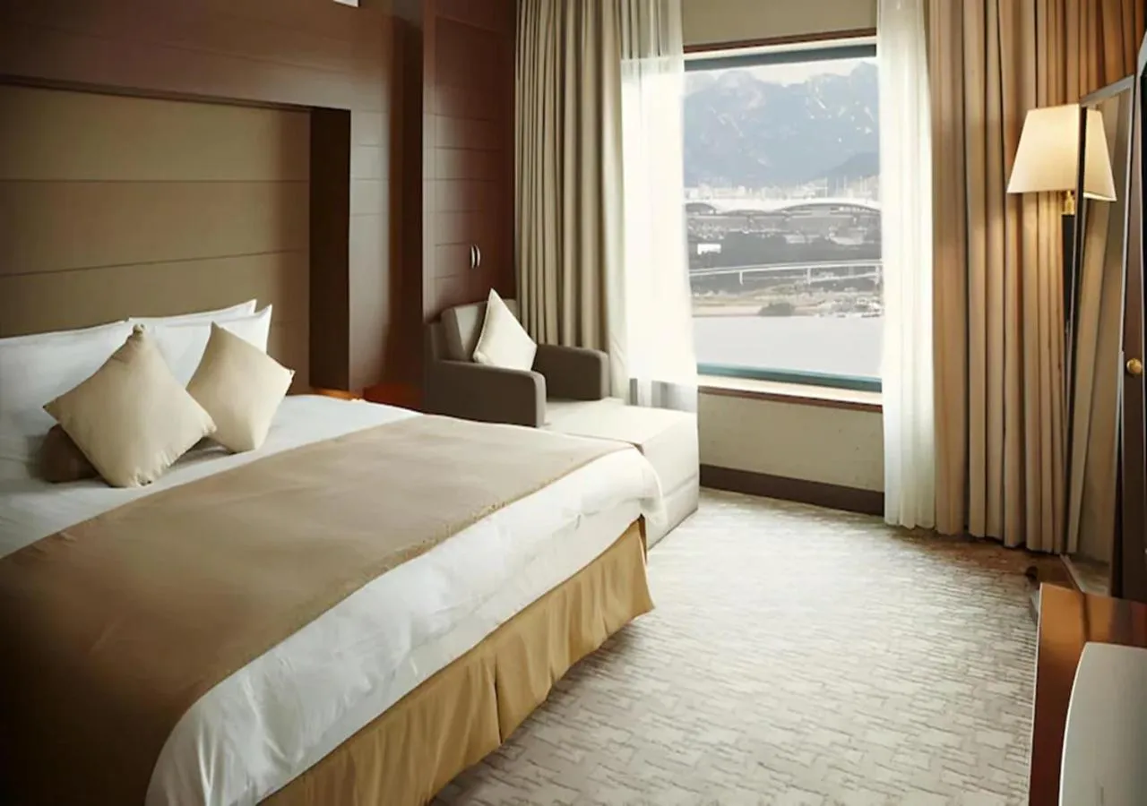 Bed in Niagara Hotel