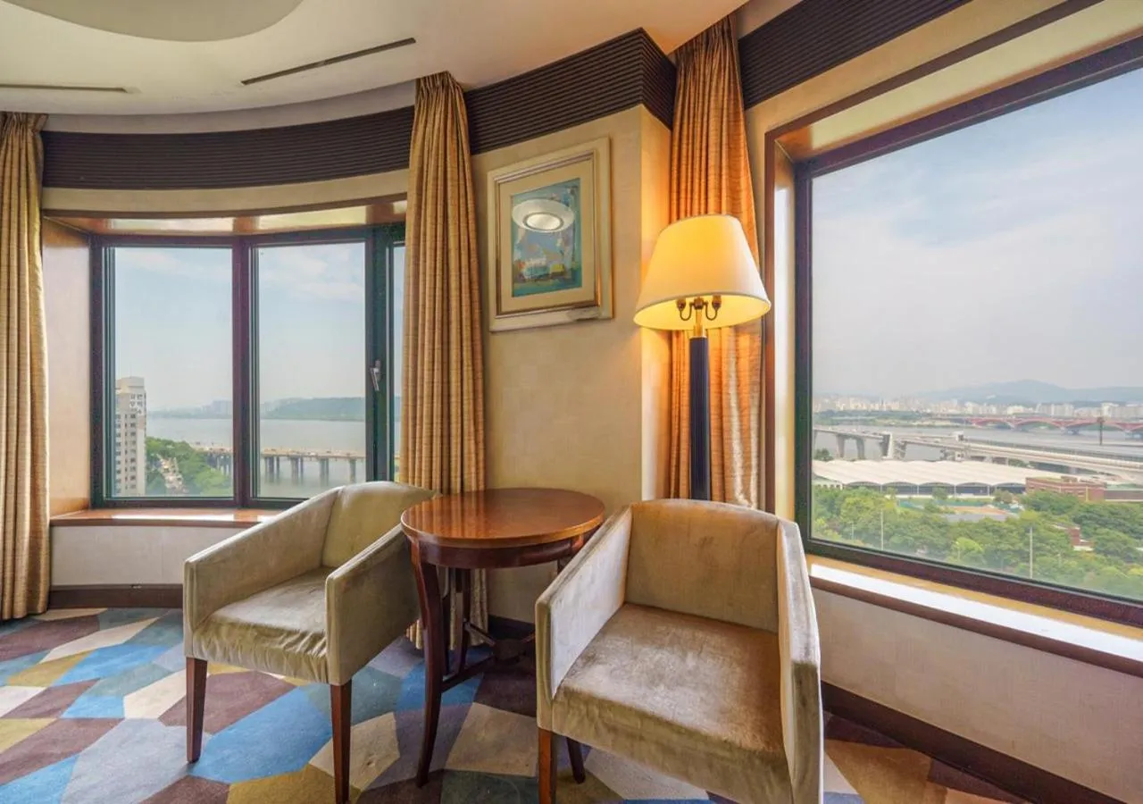 Photo of the whole room in Niagara Hotel