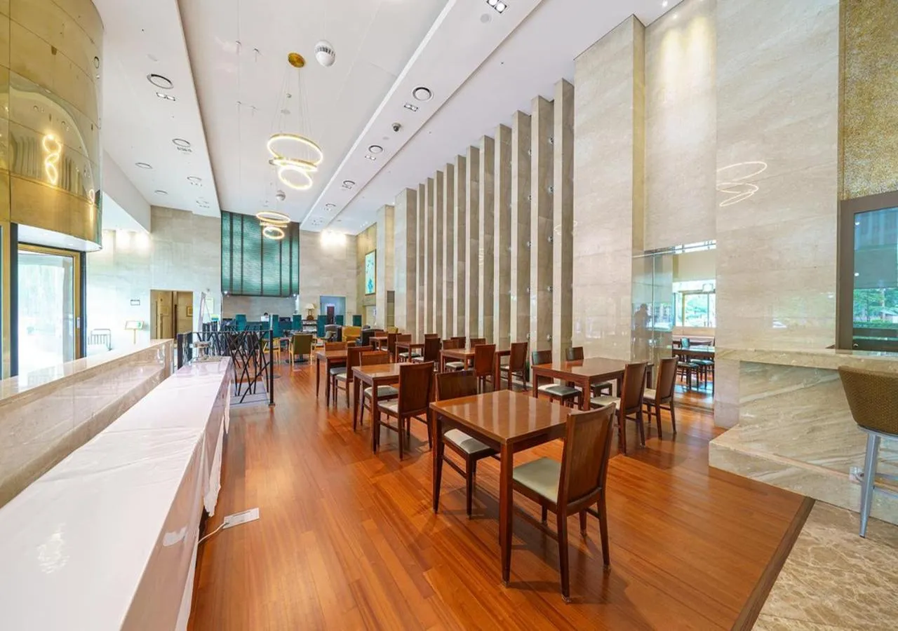 Lounge or bar in Niagara Hotel