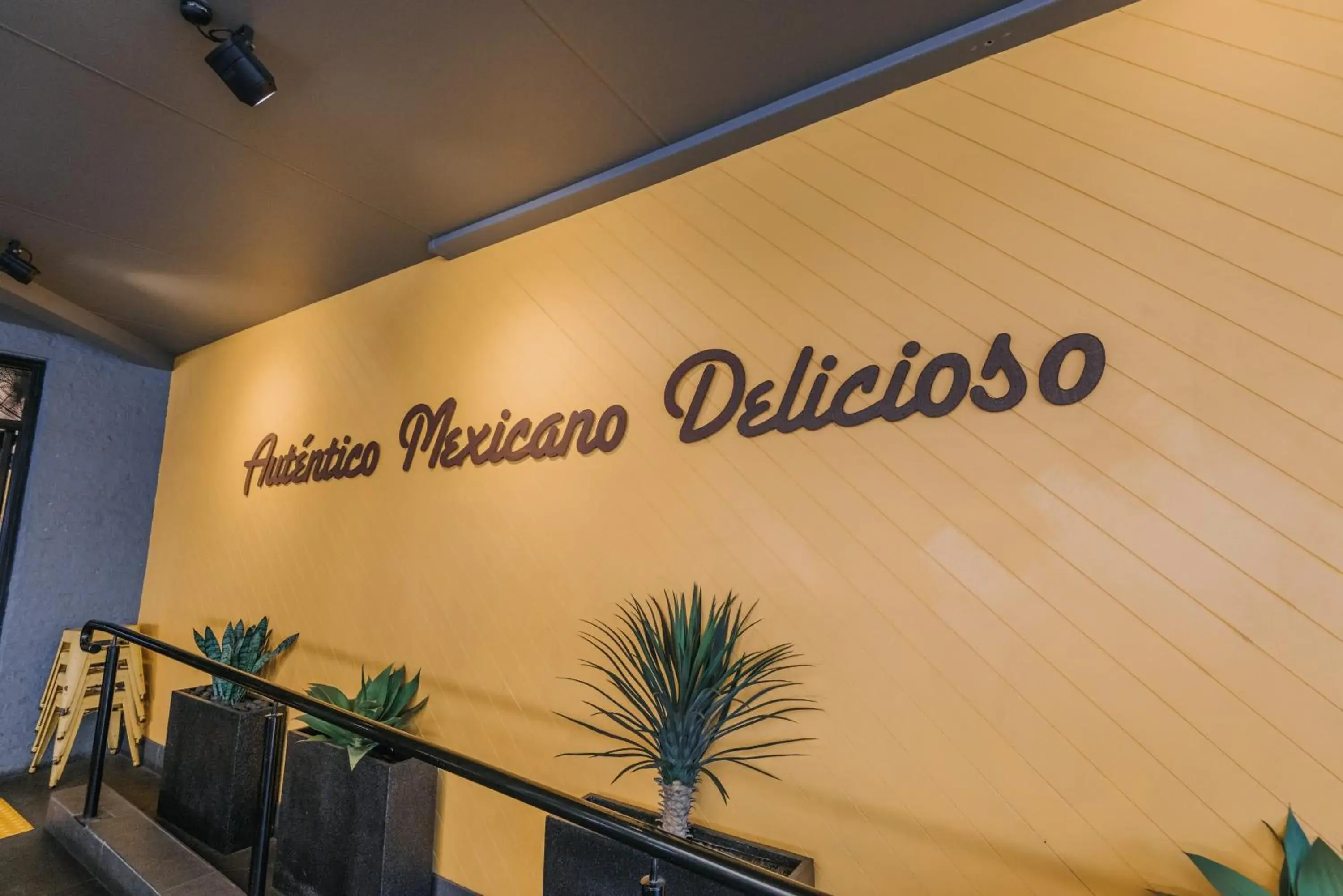 Restaurant/places to eat in Studios On Beaumont Restaurant/places to eat in Studios On Beaumont