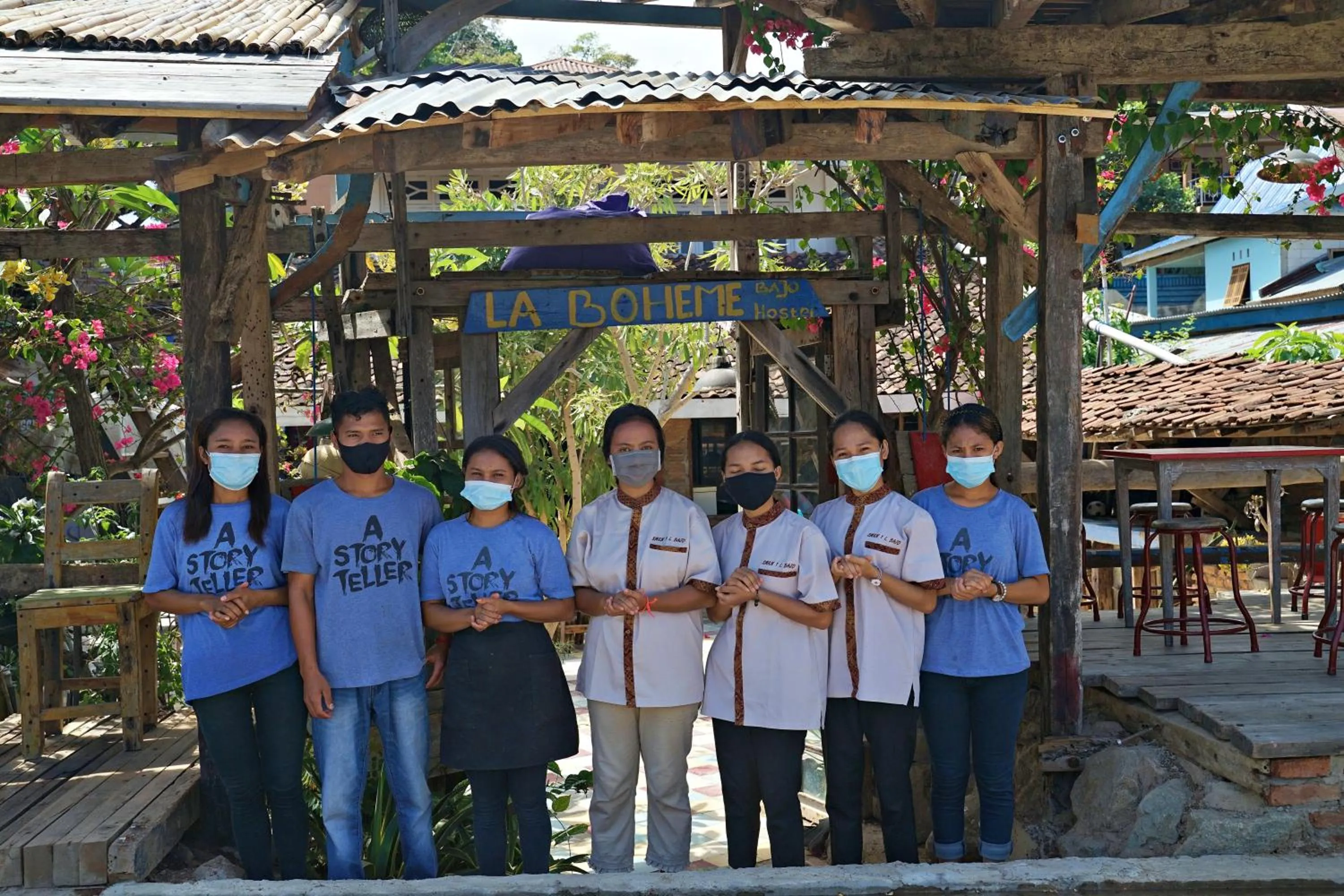 Staff in La Boheme Bajo