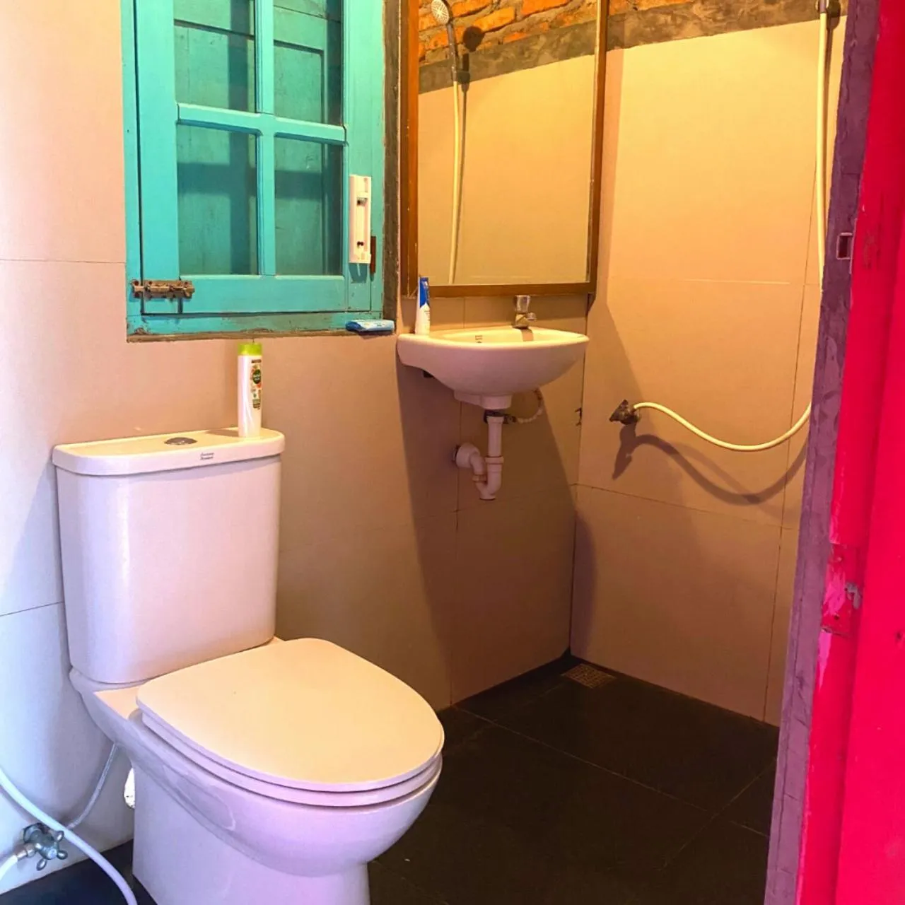 Toilet in La Boheme Bajo