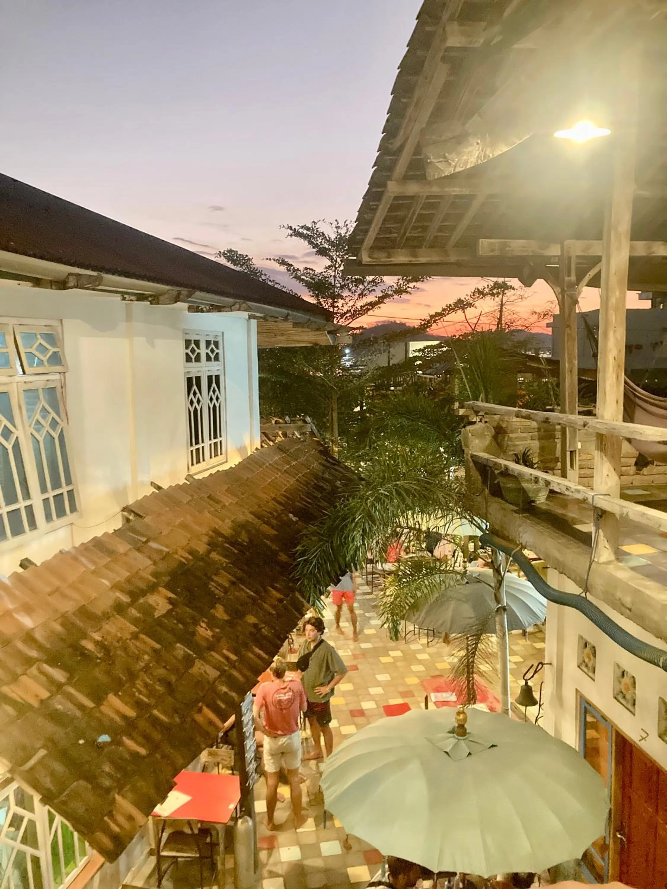 Restaurant/places to eat in La Boheme Bajo