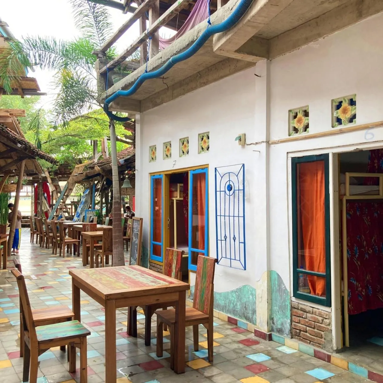 Restaurant/places to eat in La Boheme Bajo