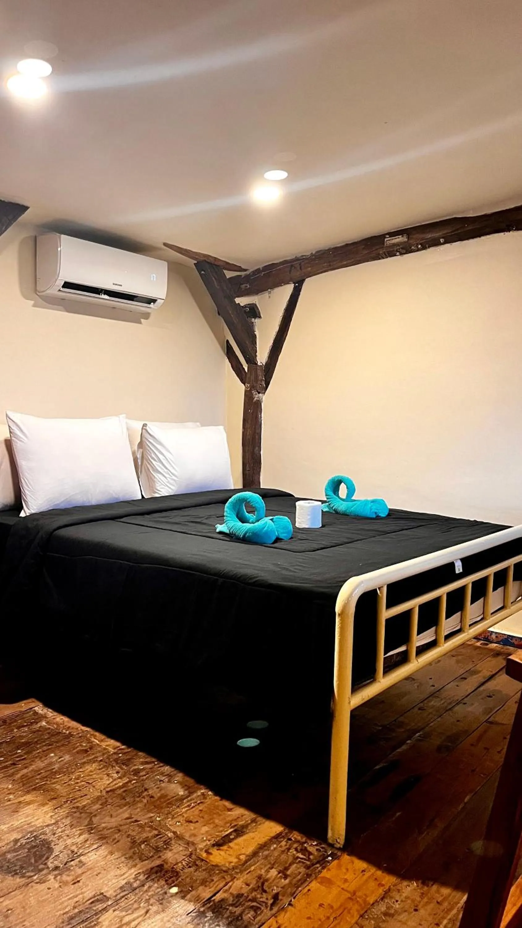 Bed in La Boheme Bajo