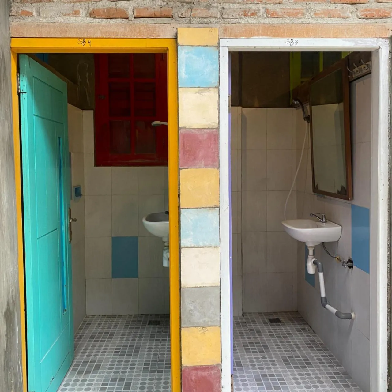 Shower in La Boheme Bajo