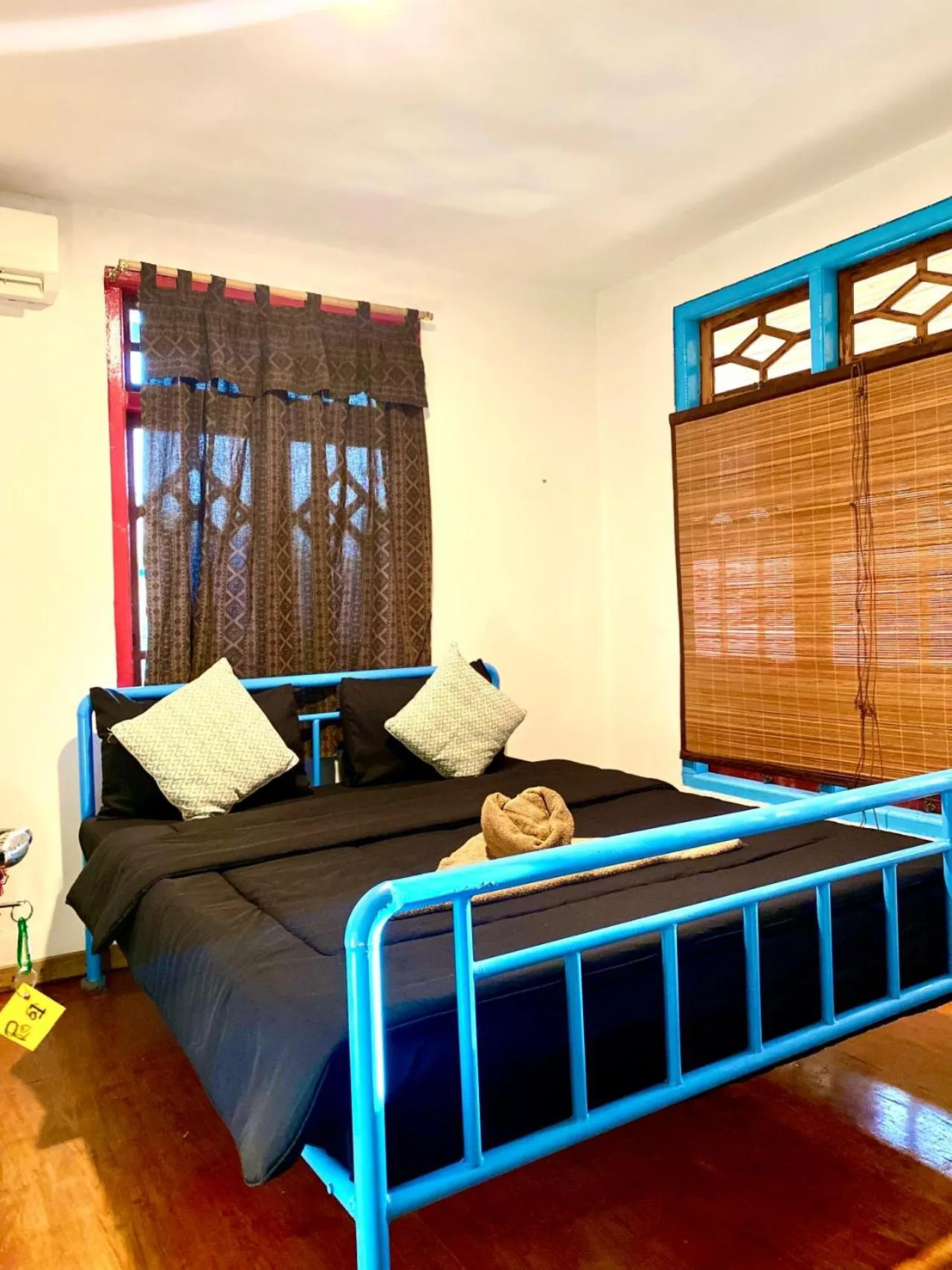 Bedroom, Bed in La Boheme Bajo