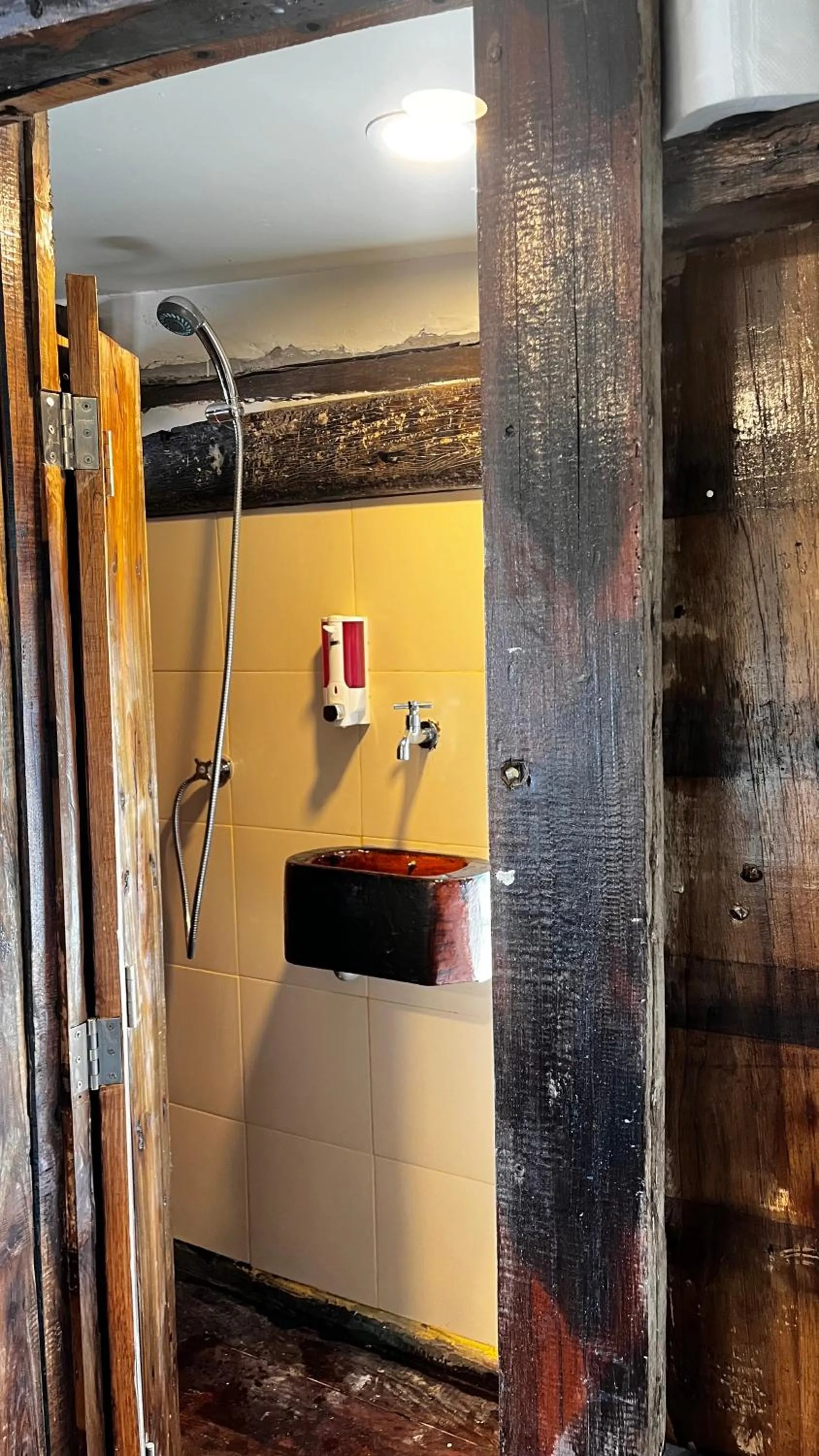 Shower in La Boheme Bajo